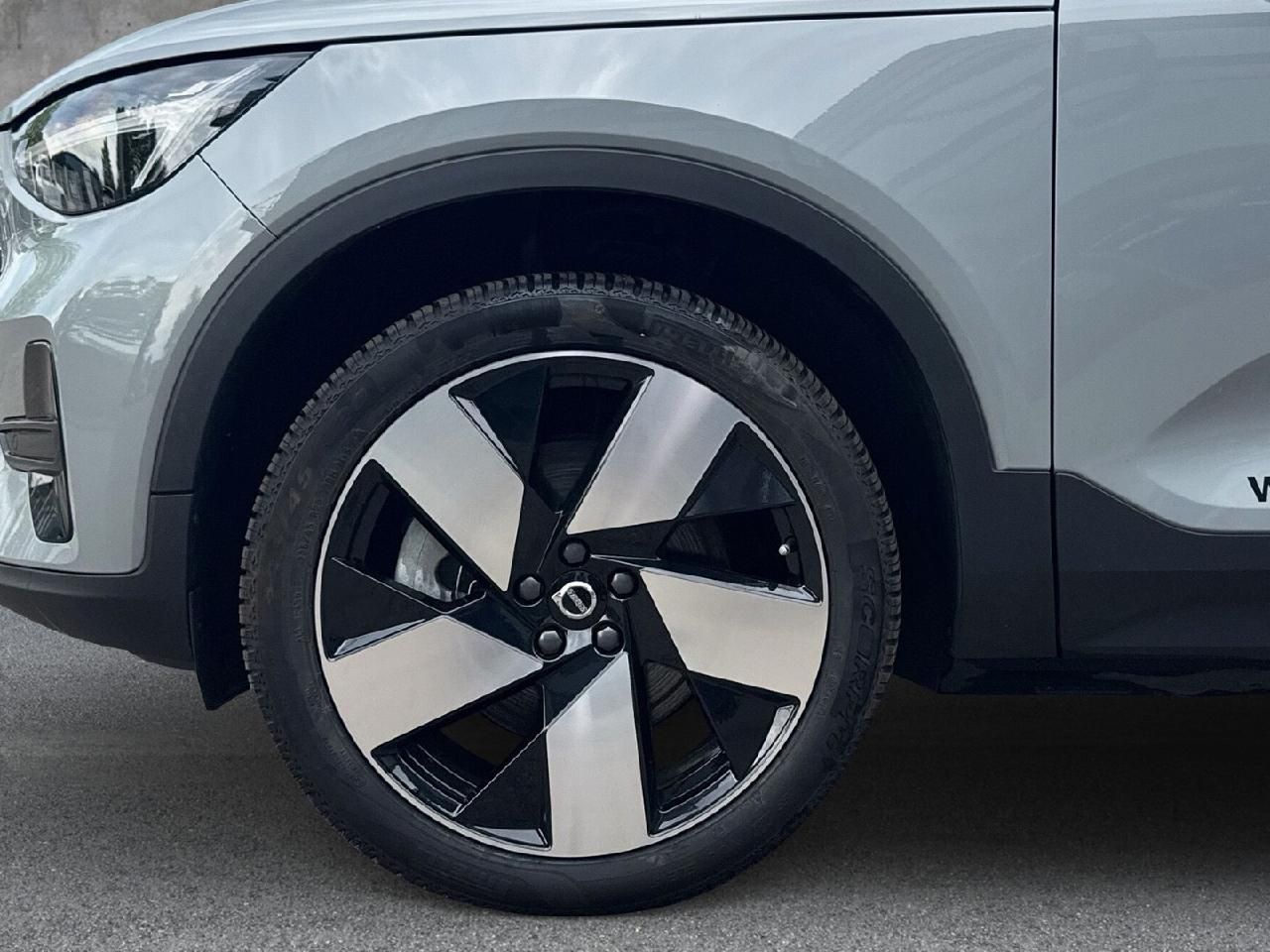 Fahrzeugabbildung Volvo XC40 Recharge Plus Single Motor Extended Range