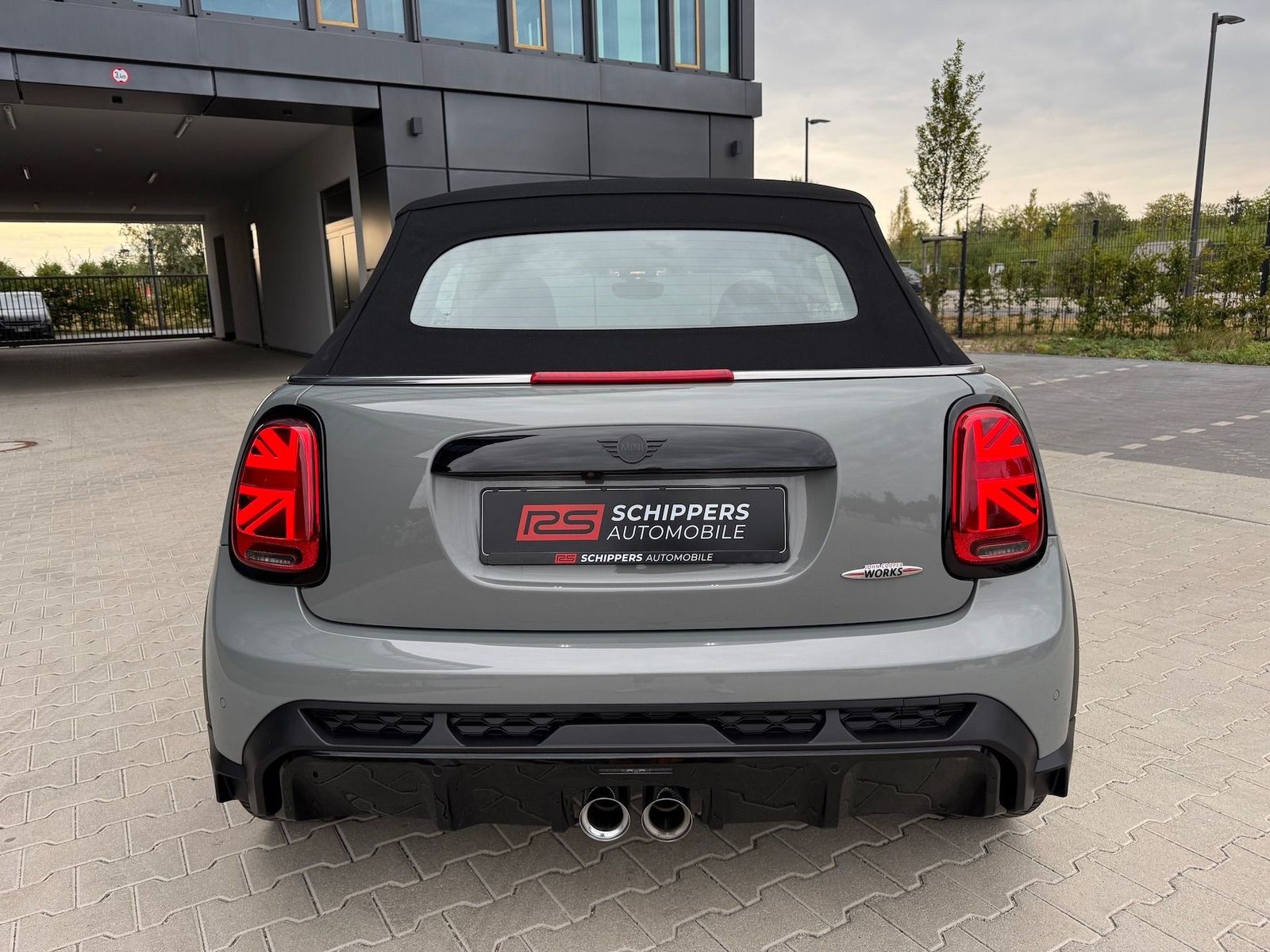 Fahrzeugabbildung MINI John Cooper Works Cabrio NAVI|KAMERA|ESS.-TRIM