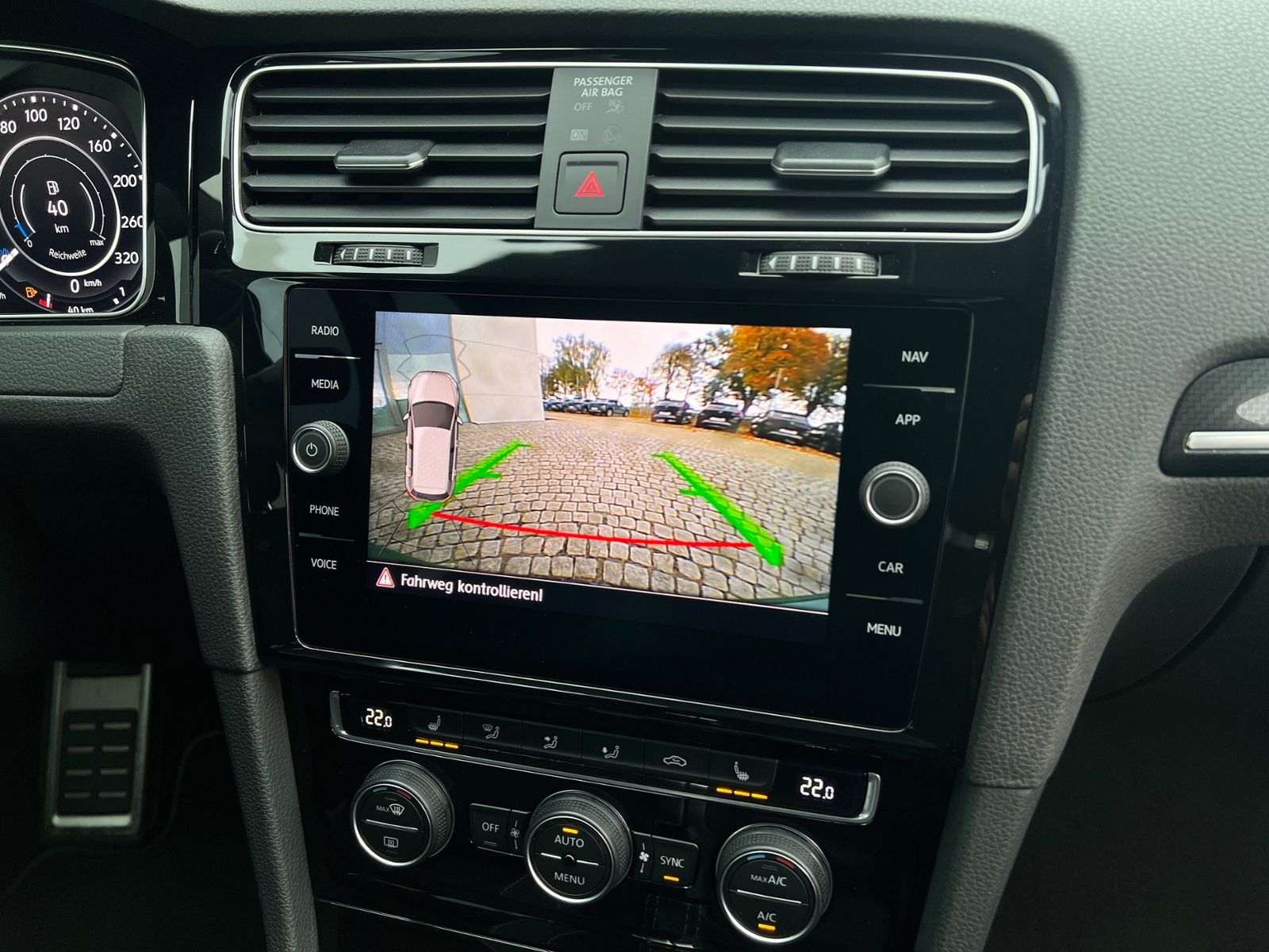 Fahrzeugabbildung Volkswagen Golf VII R 4MOTION 2.0 TSI OPF DSG *Sportauspuff