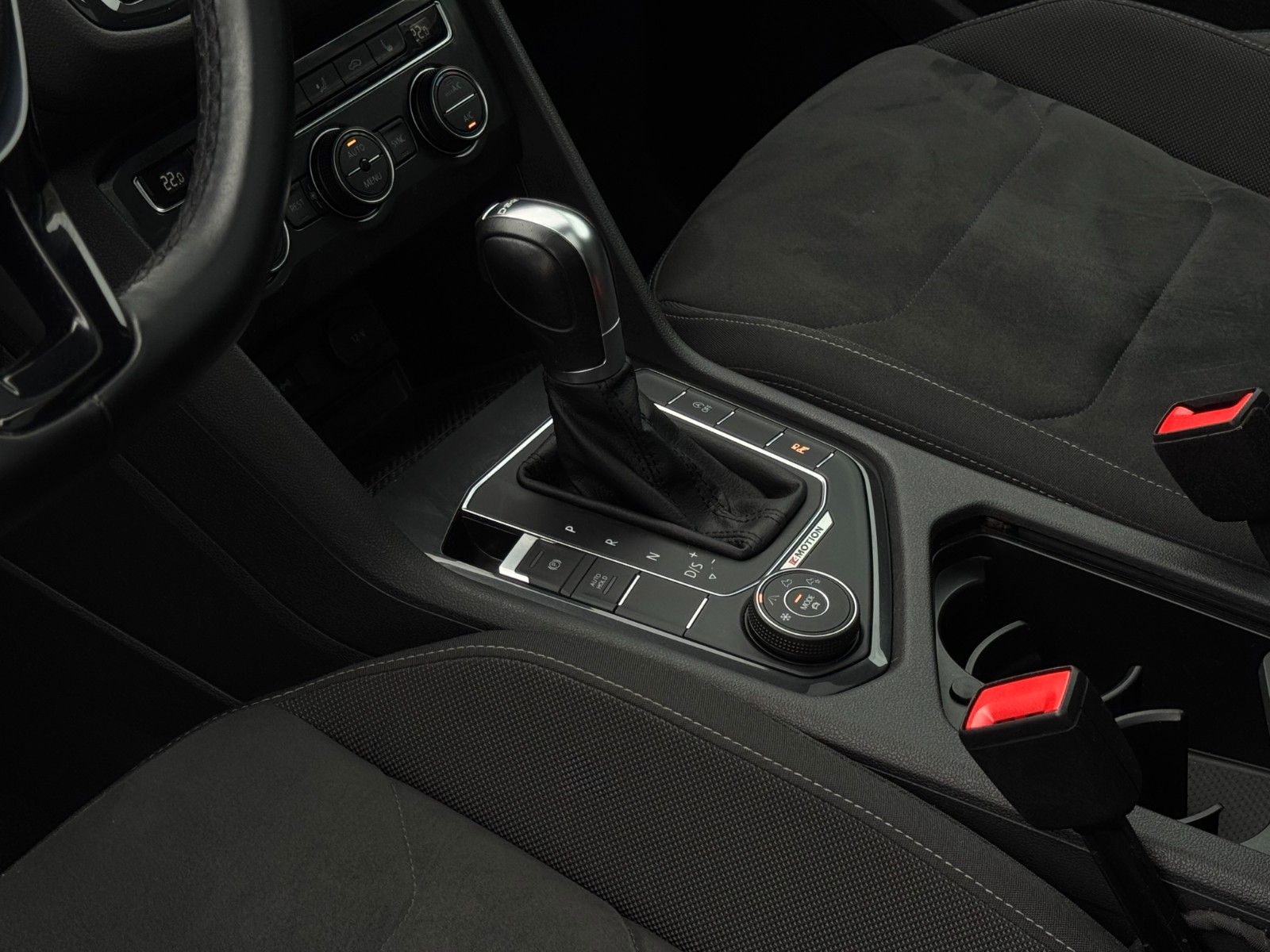 Fahrzeugabbildung Volkswagen Tiguan 2.0 TSI Hgl. 4M Alcan Pano Dynaudio 360°