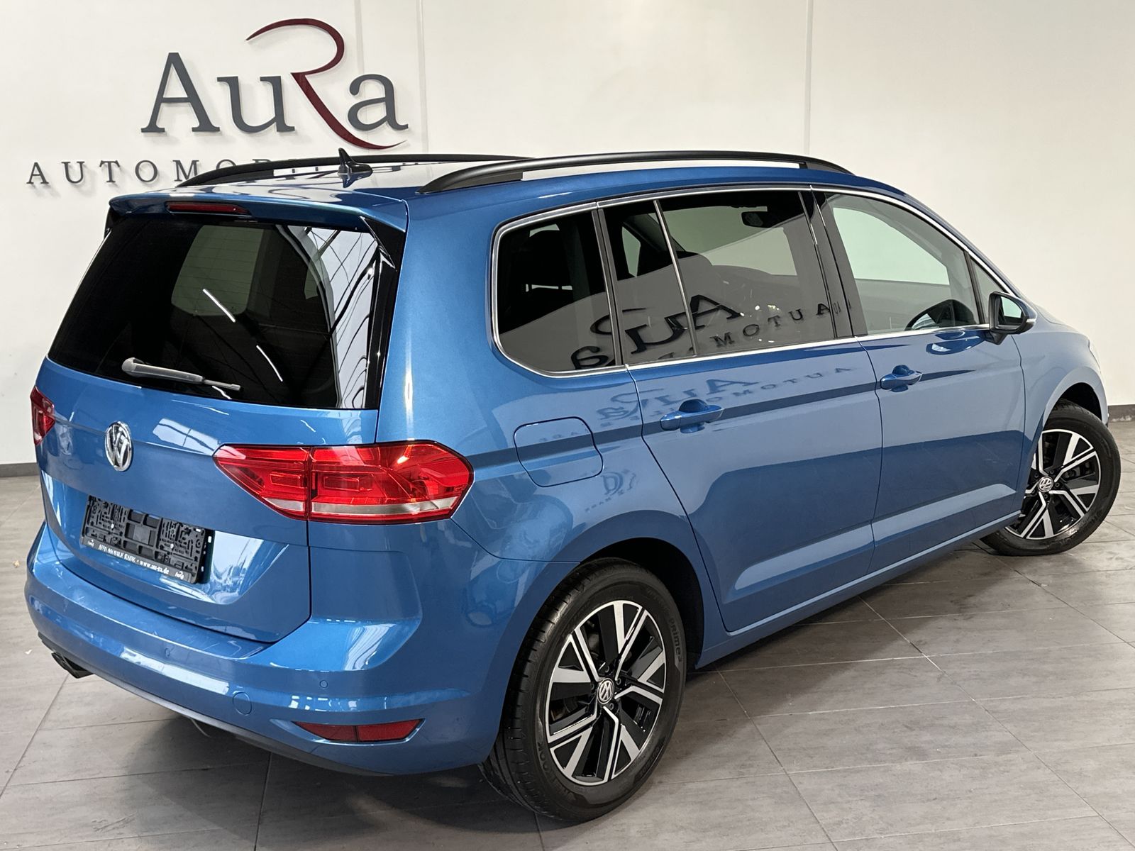 Fahrzeugabbildung Volkswagen Touran 2.0 TDI DSG Highline NAV+LED+ACC+17ZO+1HD