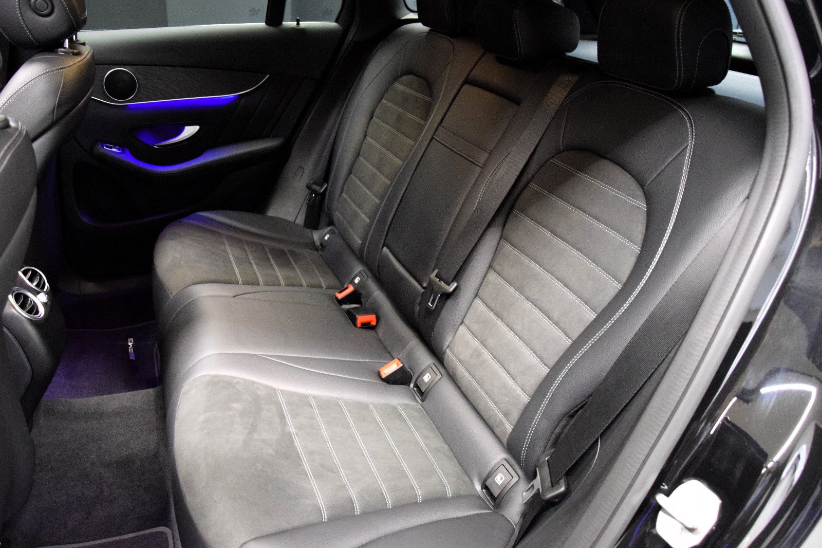 Fahrzeugabbildung Mercedes-Benz GLC 200 4Matic AMG Pano Kamera LED Tempomat