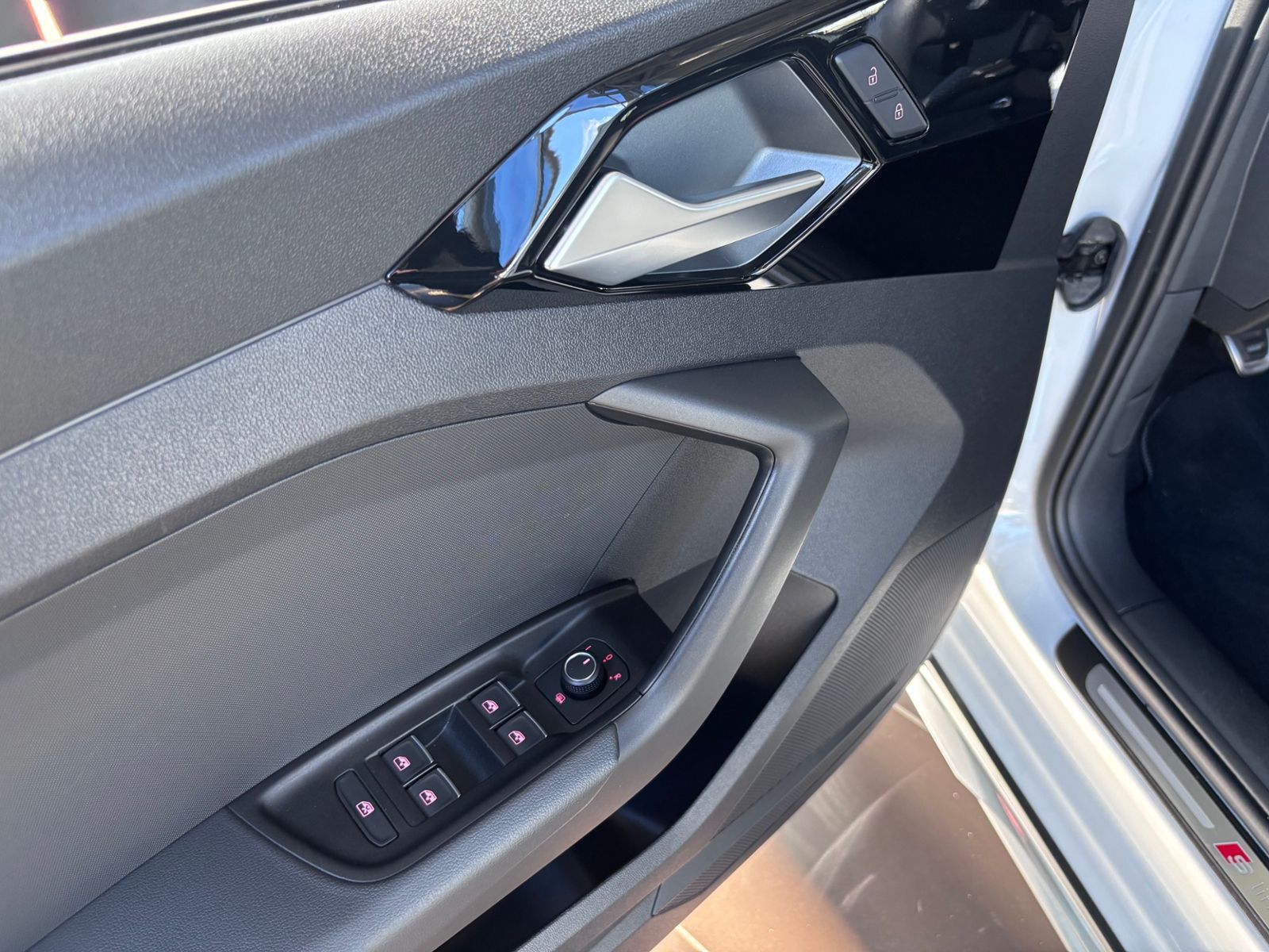 Fahrzeugabbildung Audi A1 citycarver 35 TFSI S-Line CARPLAY AHK LED
