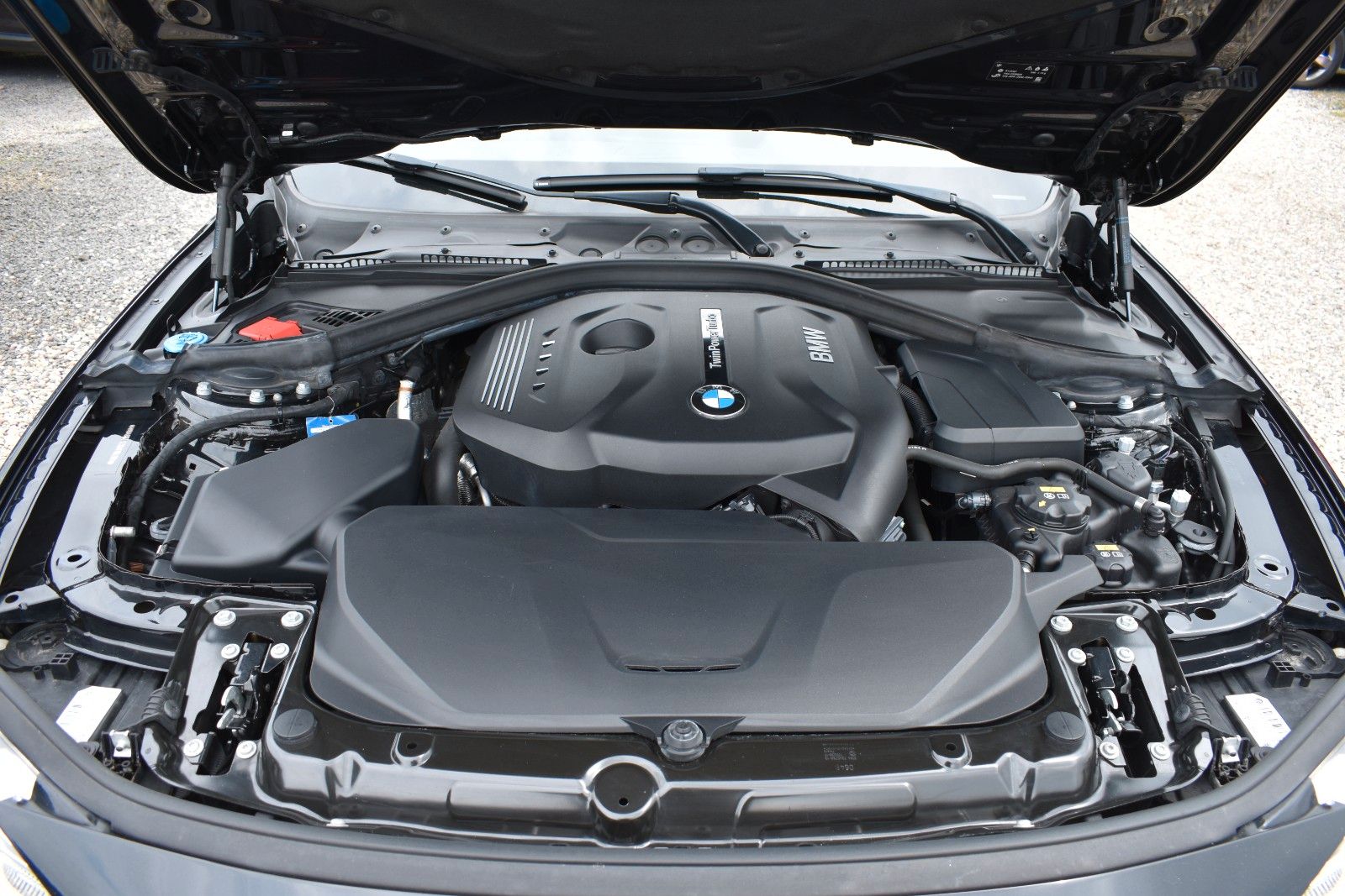 Fahrzeugabbildung BMW 320i Touring Sport Line Sportautom.AHK LED Pano