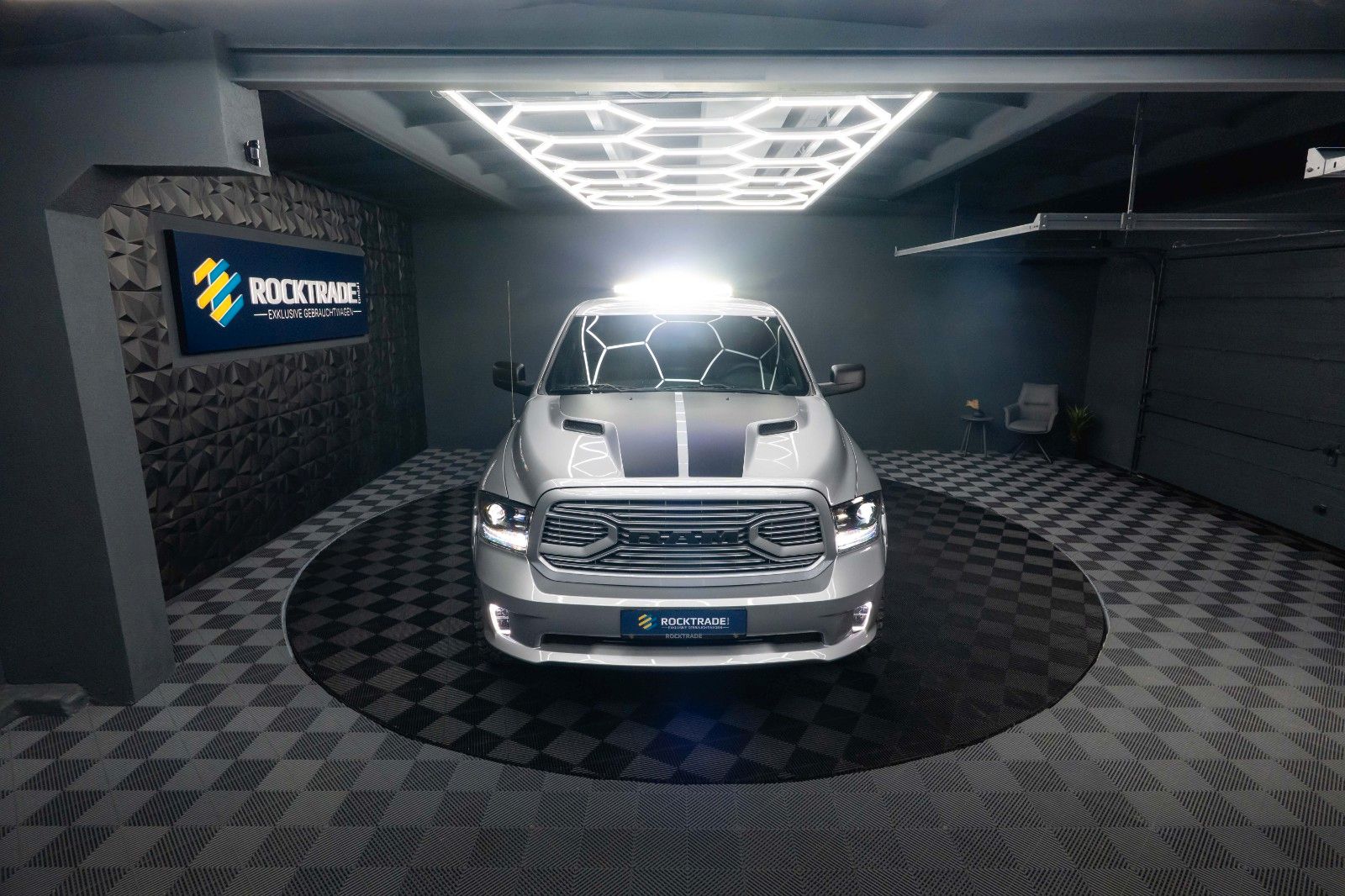 Fahrzeugabbildung Dodge RAM 5.7 V8 HEMI 4x4 OFFROAD Night LONGBED *19%*