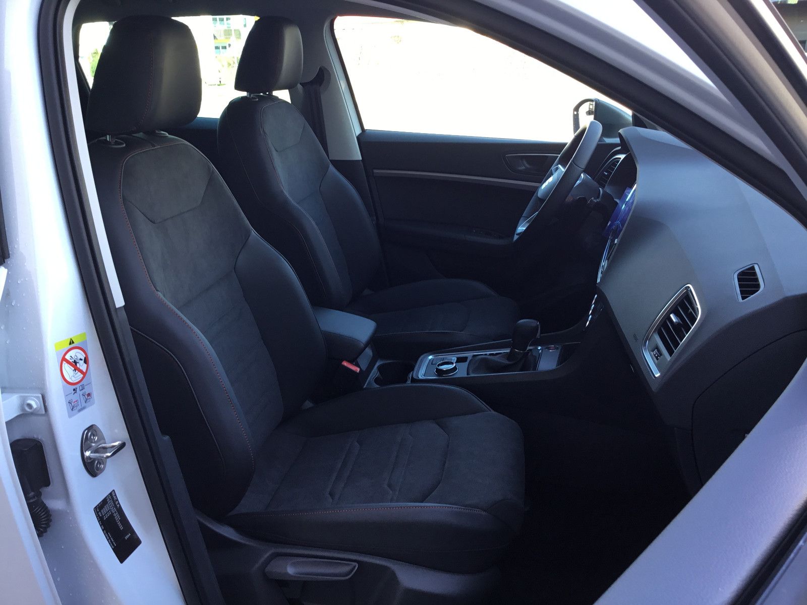 Fahrzeugabbildung SEAT Ateca 2.0 TSI FR 4Drive DSG+AHK+19"+Dinamica+ACC