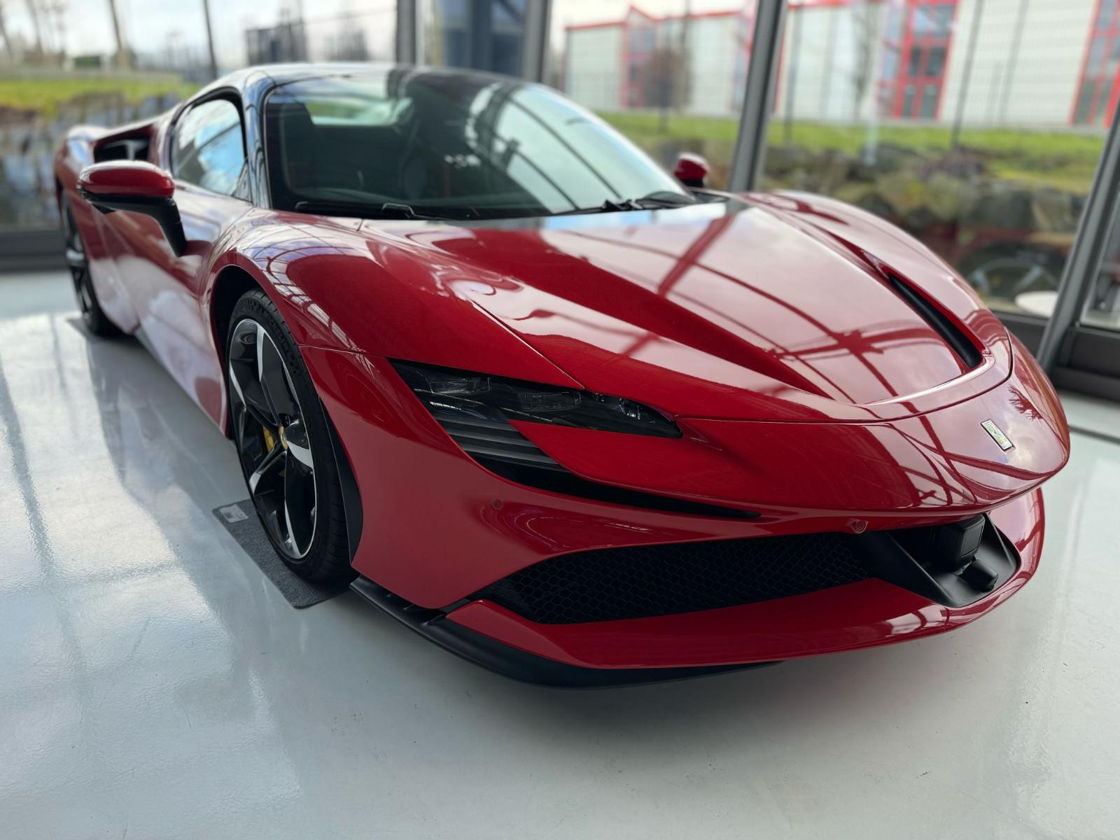 Ferrari SF90 Spider *NEW* Carbon/Lift/RacingSeat/HUD