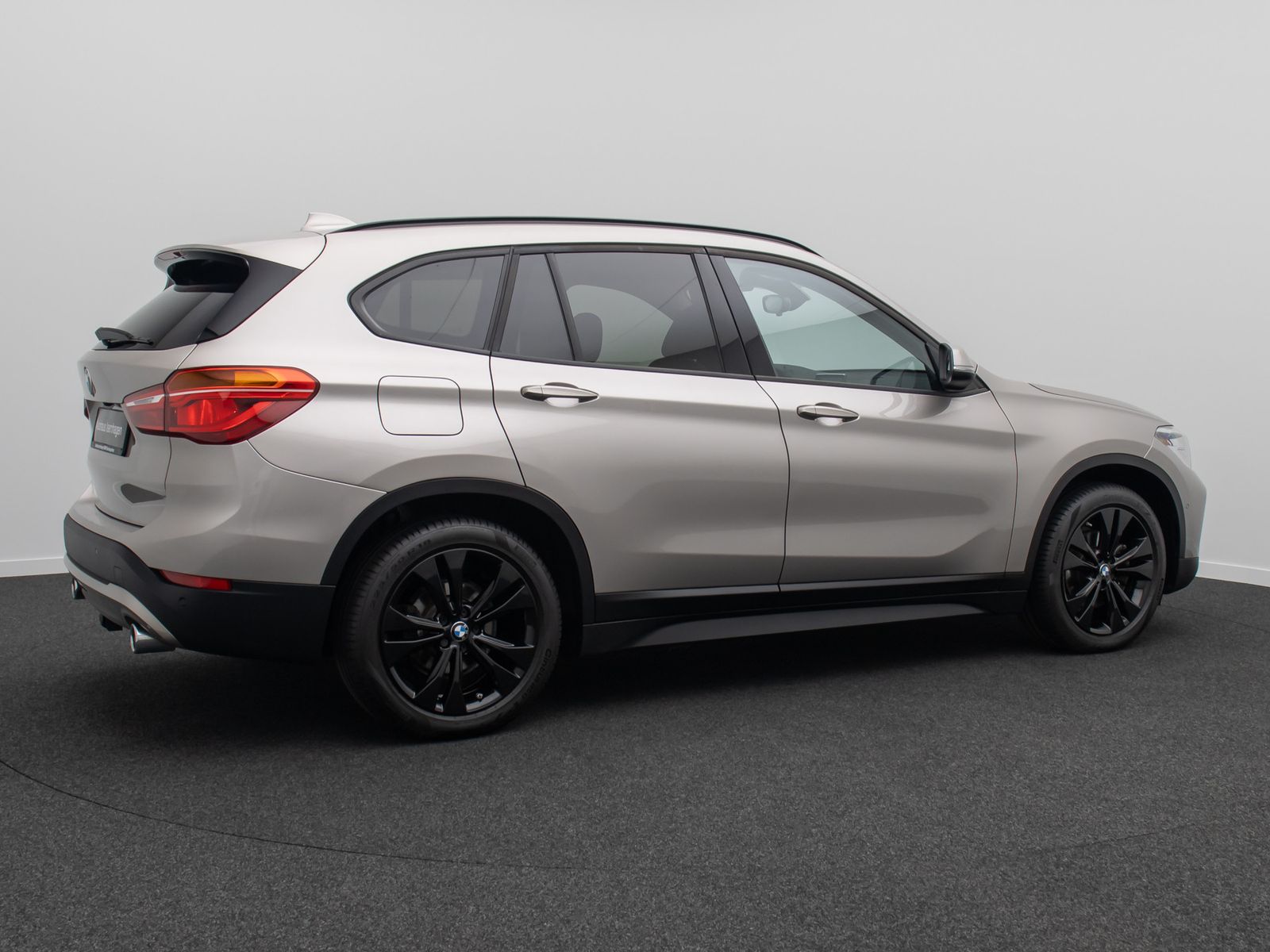 Fahrzeugabbildung BMW X1 xD18d Panorama Kamera DAB HiFi MSport Leder