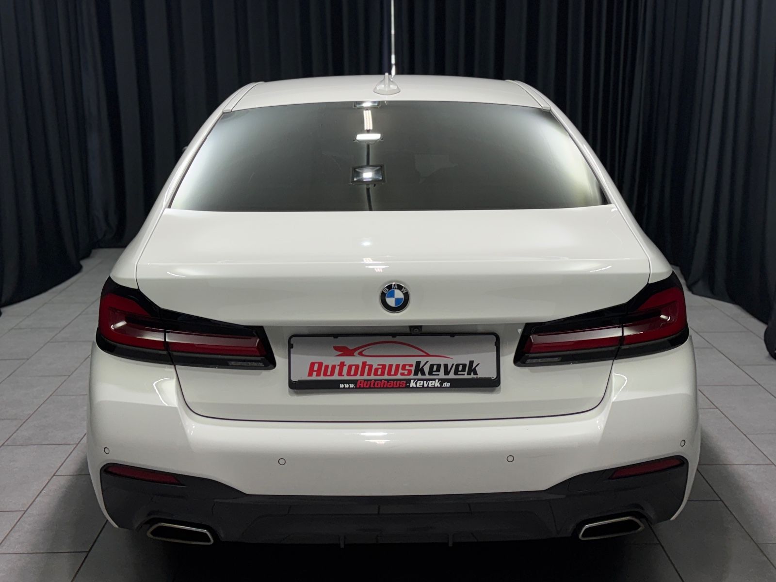Fahrzeugabbildung BMW 520d xDrive M Sport|HEAD-UP|ACC|LASER|