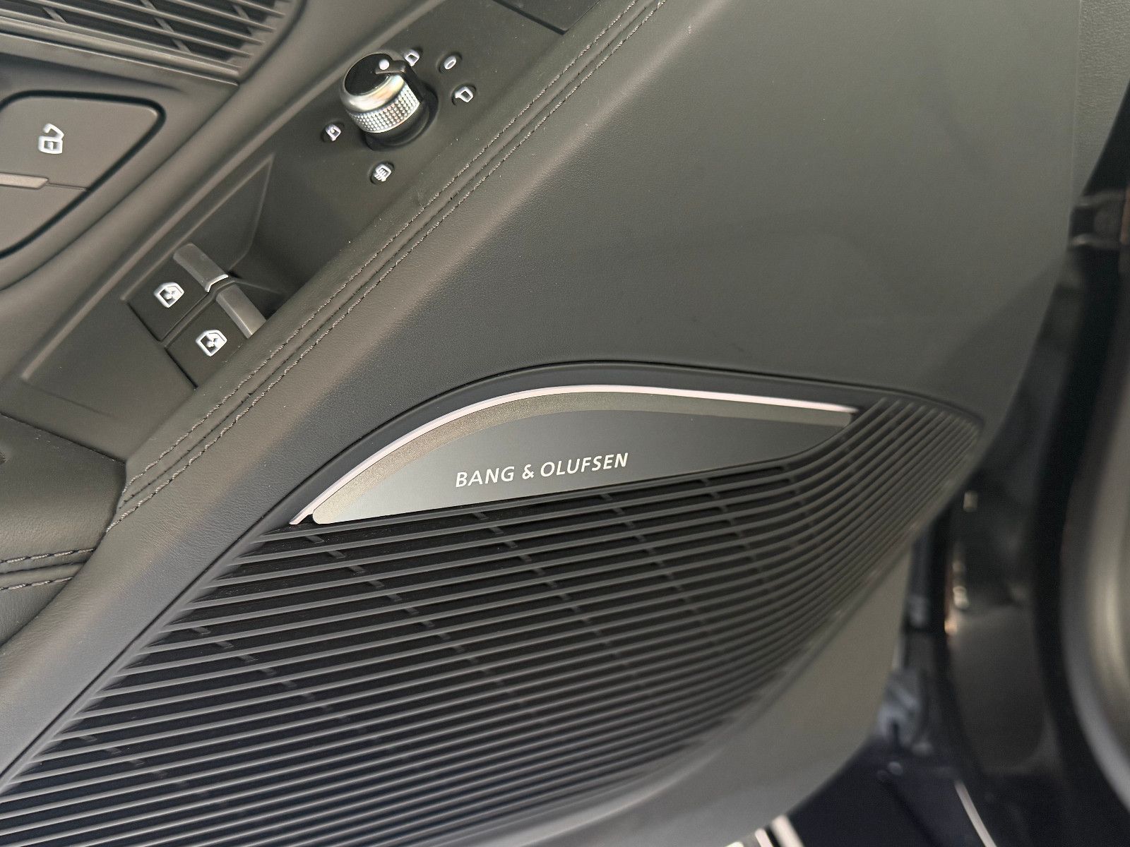 Fahrzeugabbildung Audi R8 Spyder 5.2 FSI RWD performance/BANG&OLUFSEN/