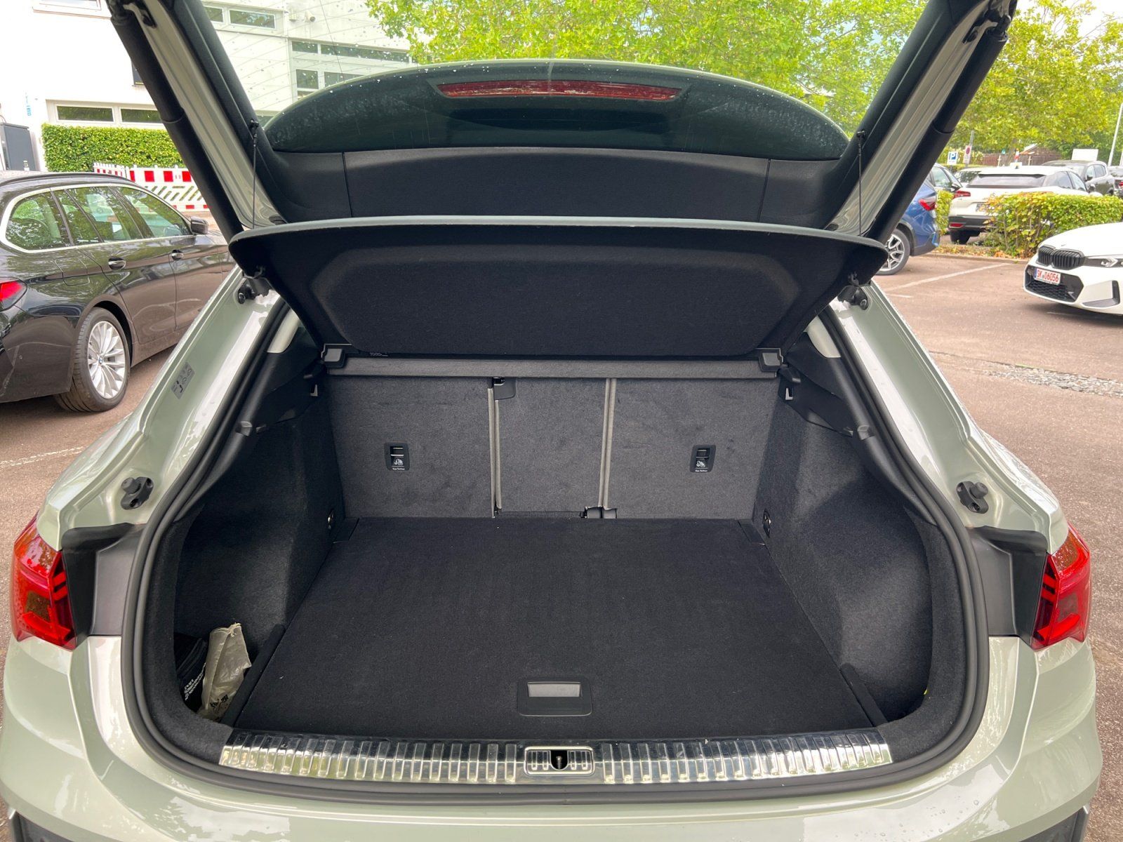 Fahrzeugabbildung Audi Q3 40 TFSI Sportbach Qua. +Komfortzugang+Allrad
