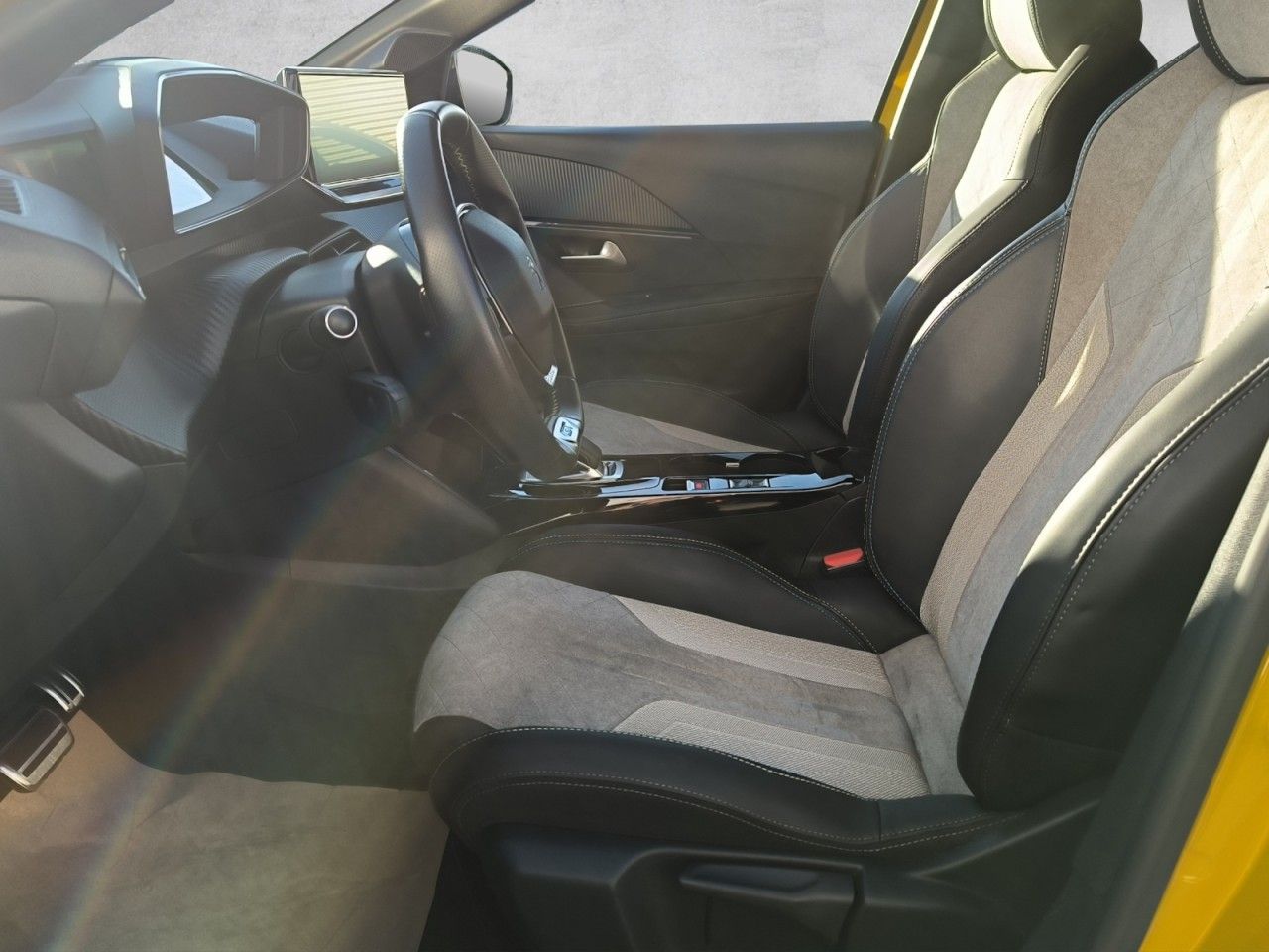 Fahrzeugabbildung Peugeot 208 e- GT