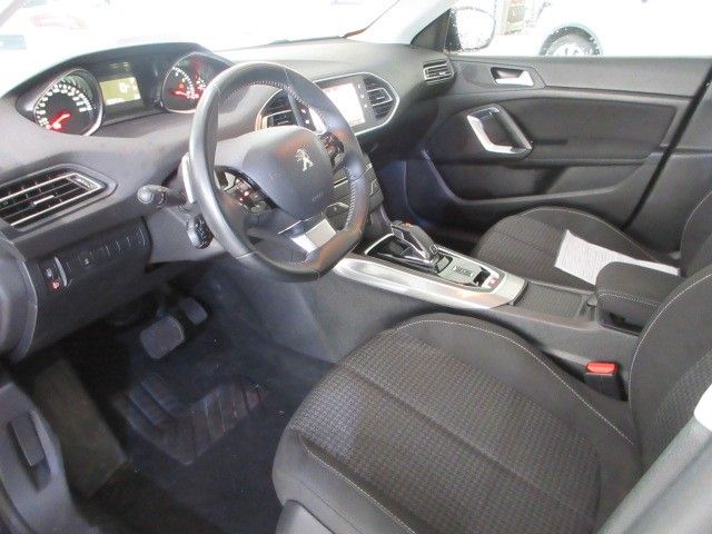 Fahrzeugabbildung Peugeot 308 Active 1.2T NAVI/LED/PDC/ALU/TEMPOMAT