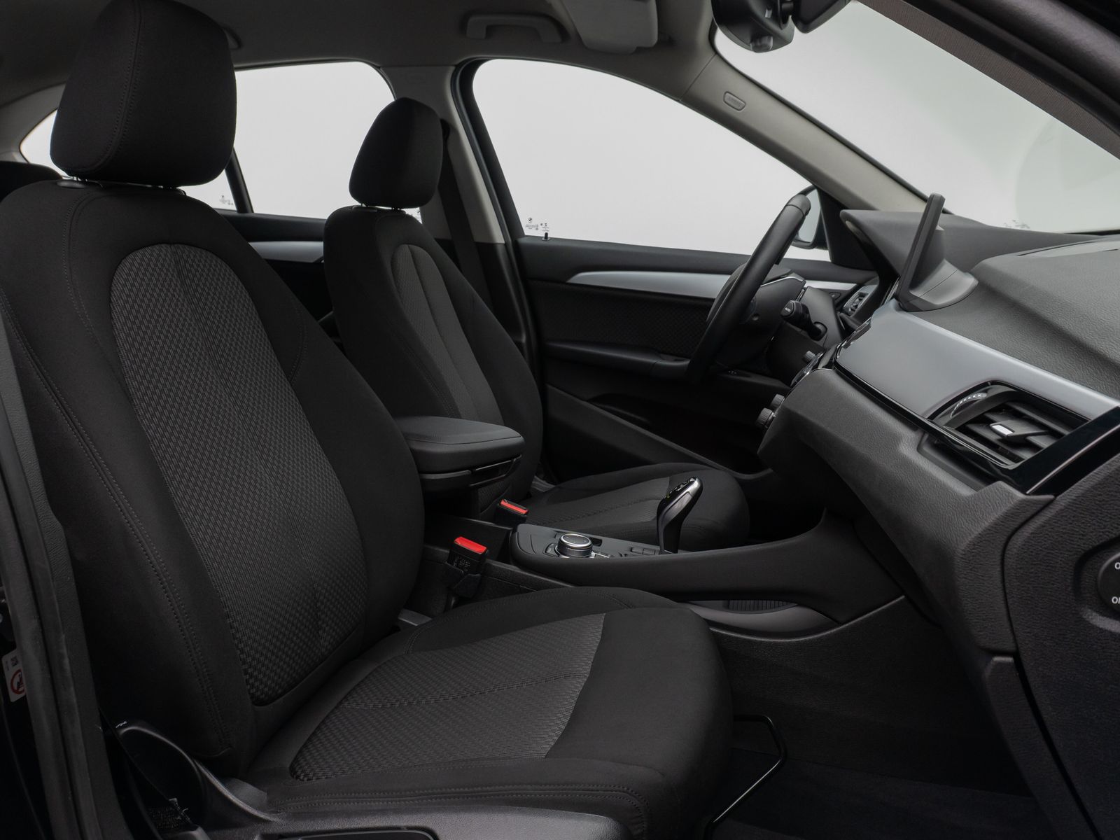 Fahrzeugabbildung BMW X1 sD20i Kamera HUD DAB Alarm Geschwindigkeitsre