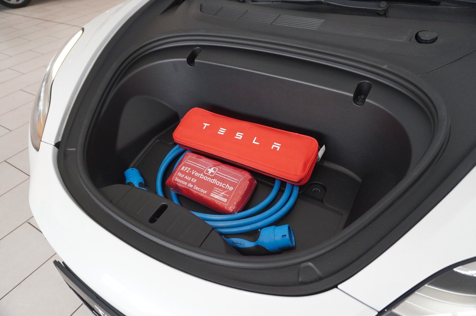 Fahrzeugabbildung Tesla Model 3 Standard Range Plus NAVI/KAMERA/SH/PANO