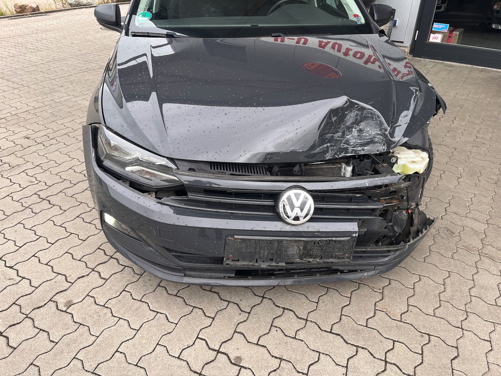 Fahrzeugabbildung Volkswagen Polo VI Trendline Frontschaden