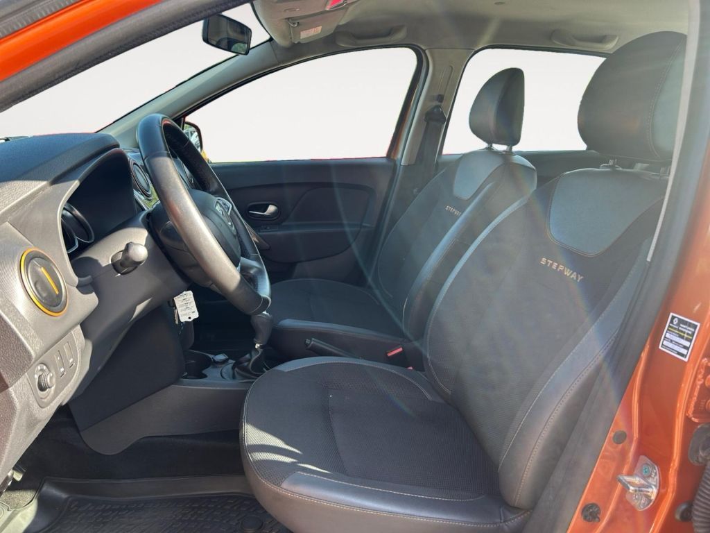 Fahrzeugabbildung Dacia Sandero Stepway TCe 90 Easy-R S&S Celebration