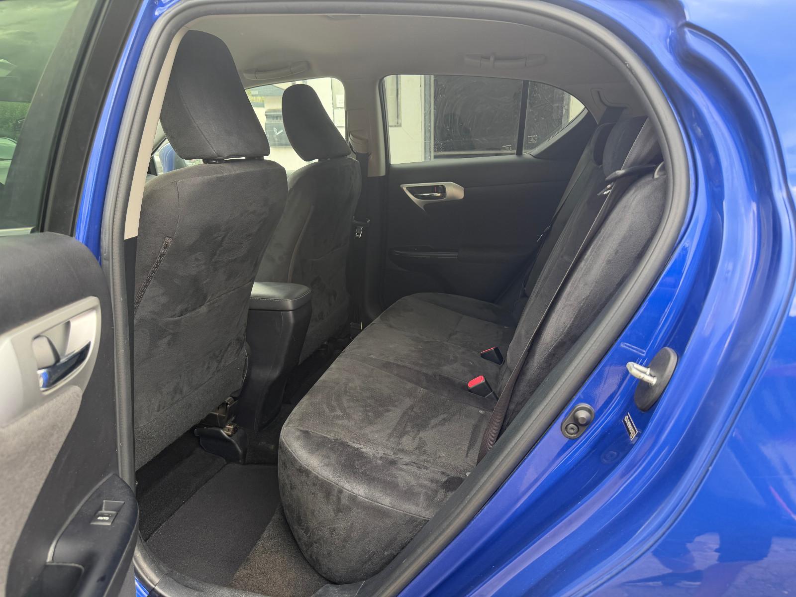 Lexus CT 200h Hybride 136 ch Dynamic • Boîte auto • 135 000 km • Phares LED • Radars AV/AR • Keyless