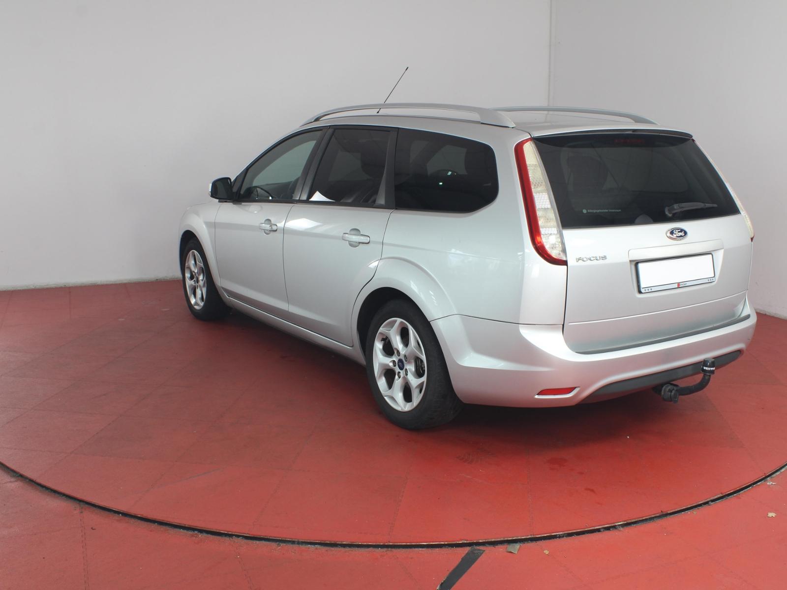 Ford Focus 2010 — photo 31