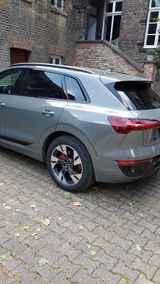 Audi Q8 e-tron 50 e-tron quattro S line S line - Audi Q8 e-tron in Köln