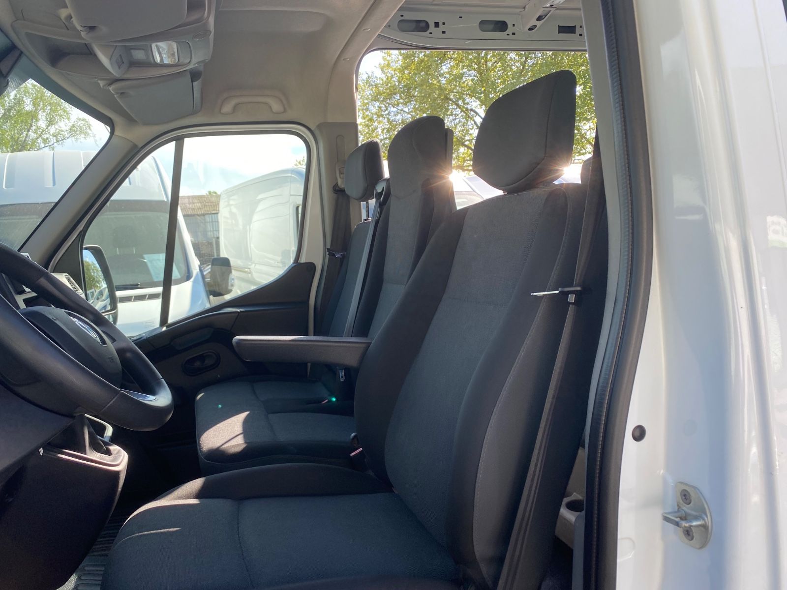 Fahrzeugabbildung Renault Master III Kasten L3H2 3,5t Doka,7-Sitzer,AHK