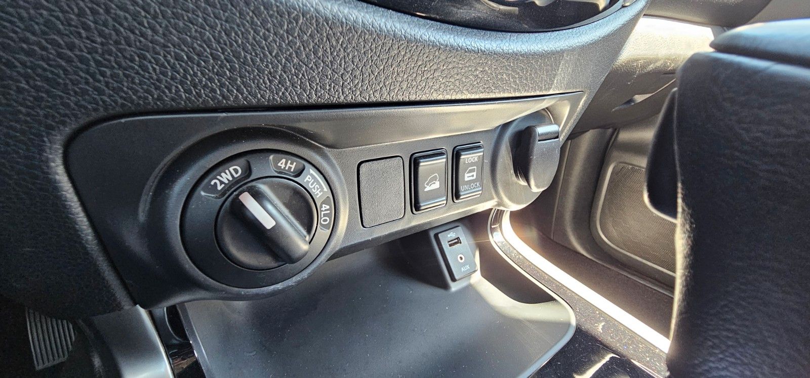 Fahrzeugabbildung Nissan Navara NP300 Tekna Double Cab 4x4