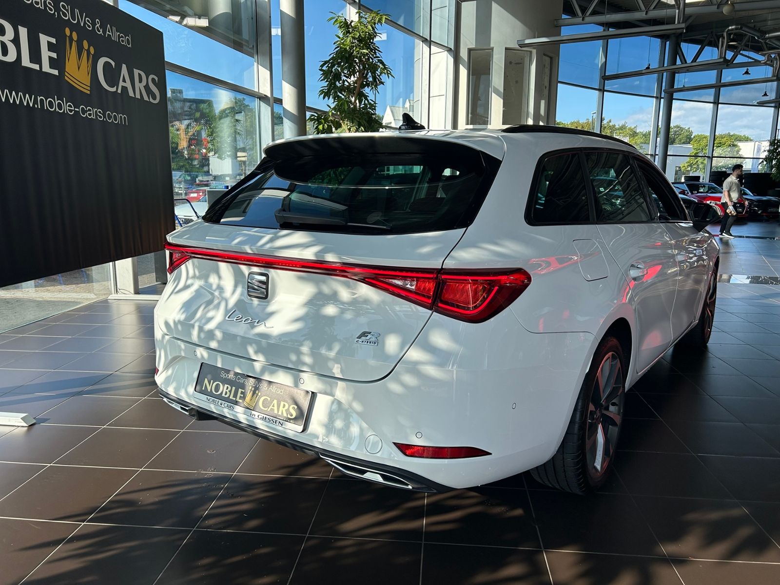 Fahrzeugabbildung SEAT Leon Sportstourer FR e-Hybrid LED NAVI ALU