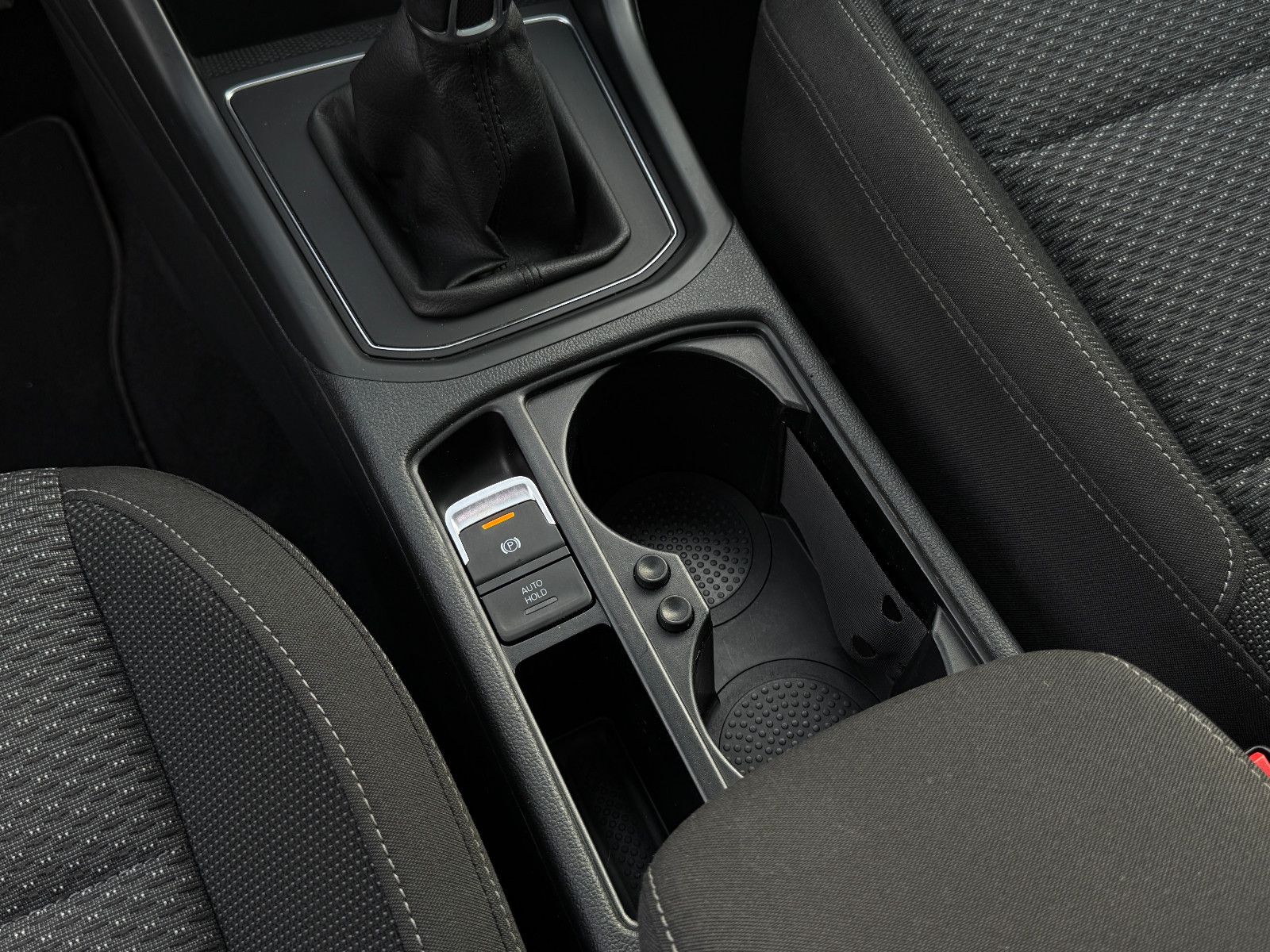 Fahrzeugabbildung Volkswagen Touran Comfortline ALLSTAR TSI ACC AHK Pano SHZ