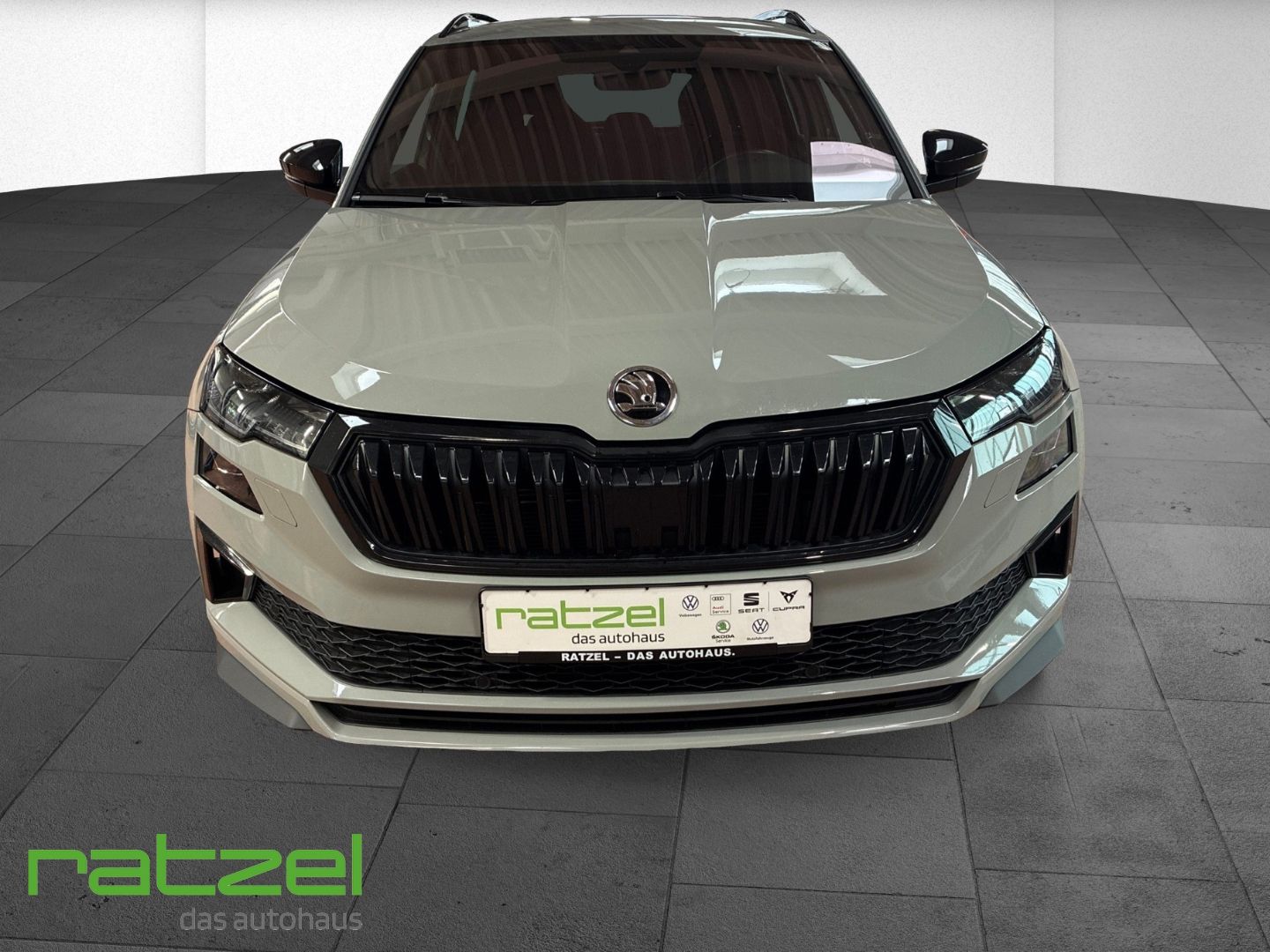 Fahrzeugabbildung SKODA Karoq 4x4 Sportline 2.0 AHK Navi LED Kamera ACC