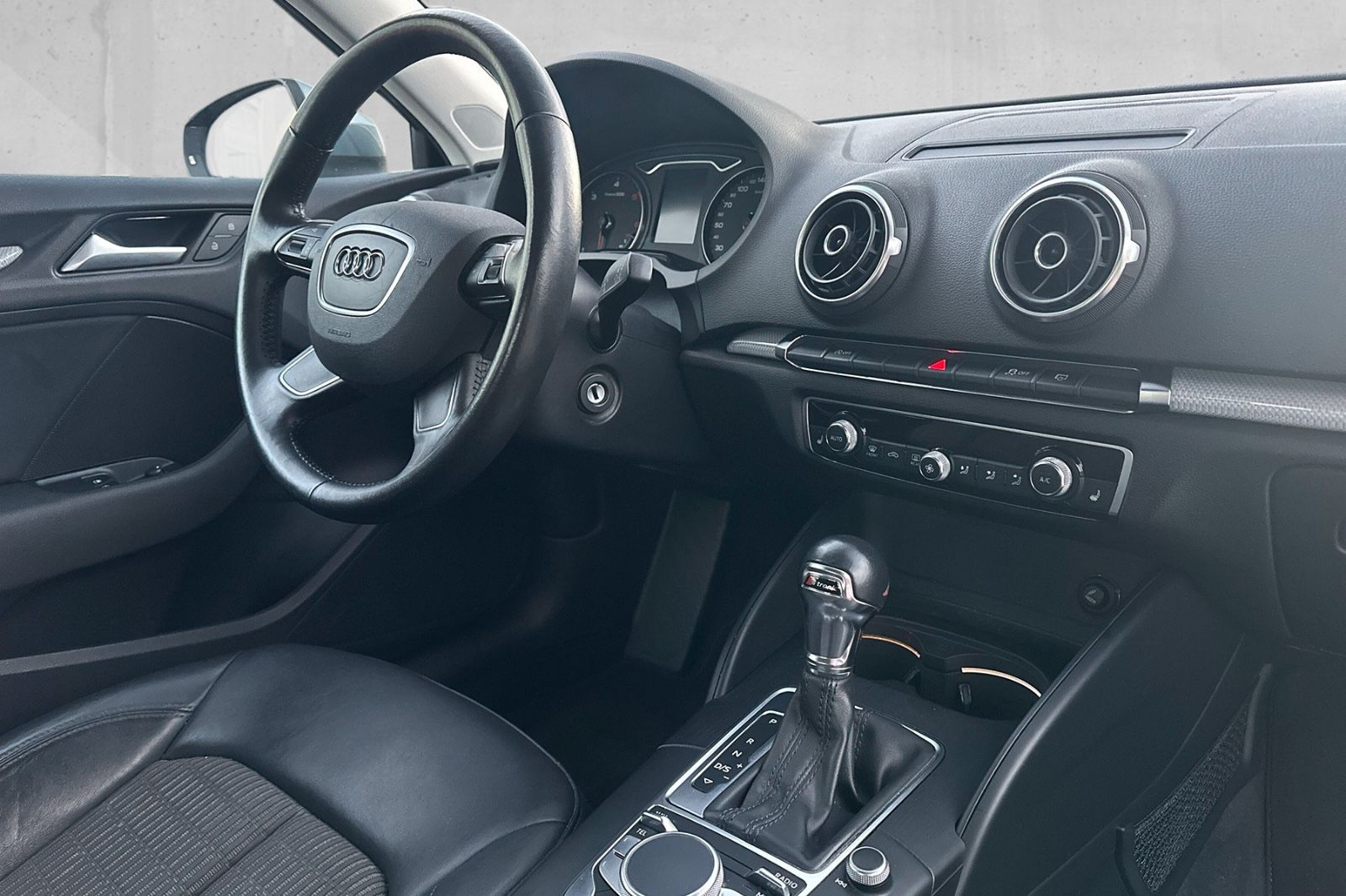 Fahrzeugabbildung Audi A3 1.6 TDI S tronic*Ambiente*Tempomat*PDC*Sitzhe