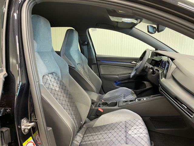 Golf VIII R-Line 1.5 eTSI DSG LED HARMAN-KARDON