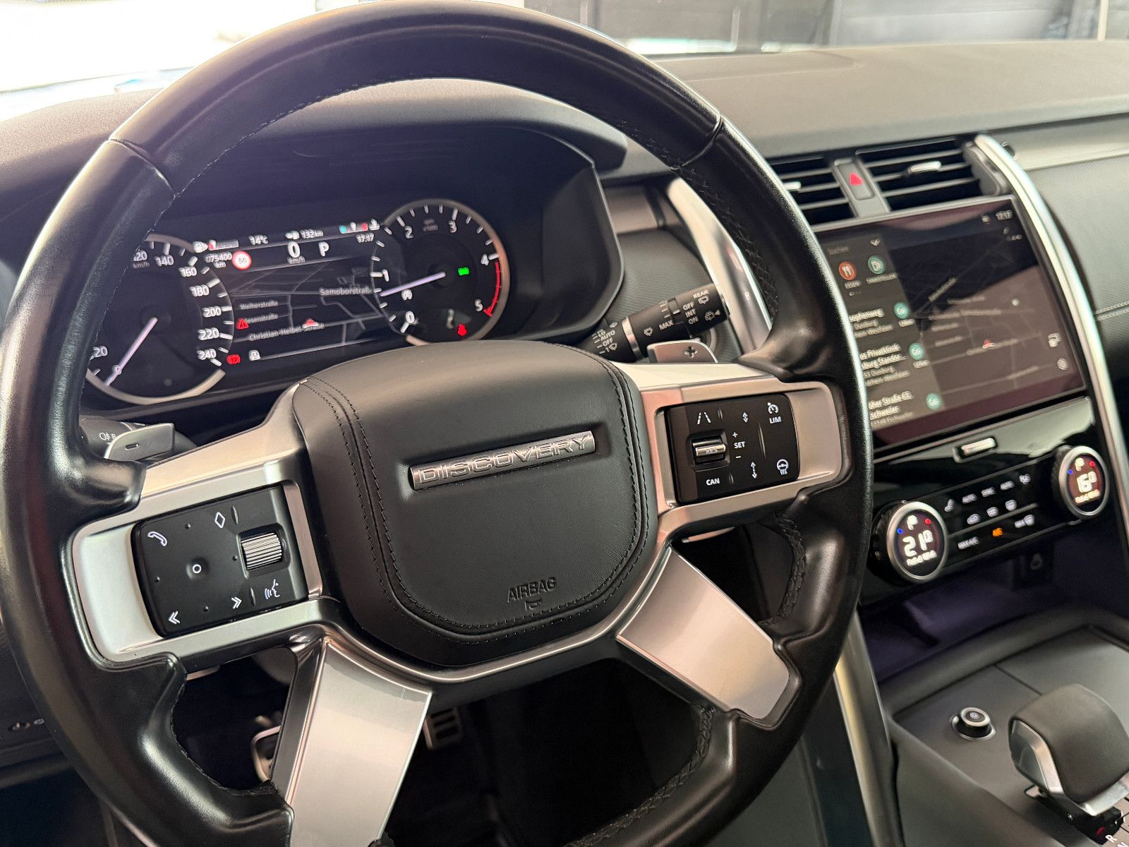 Fahrzeugabbildung Land Rover Discovery 5 R-Dynamic HSE D250 c AWD/PANO/MEMORY