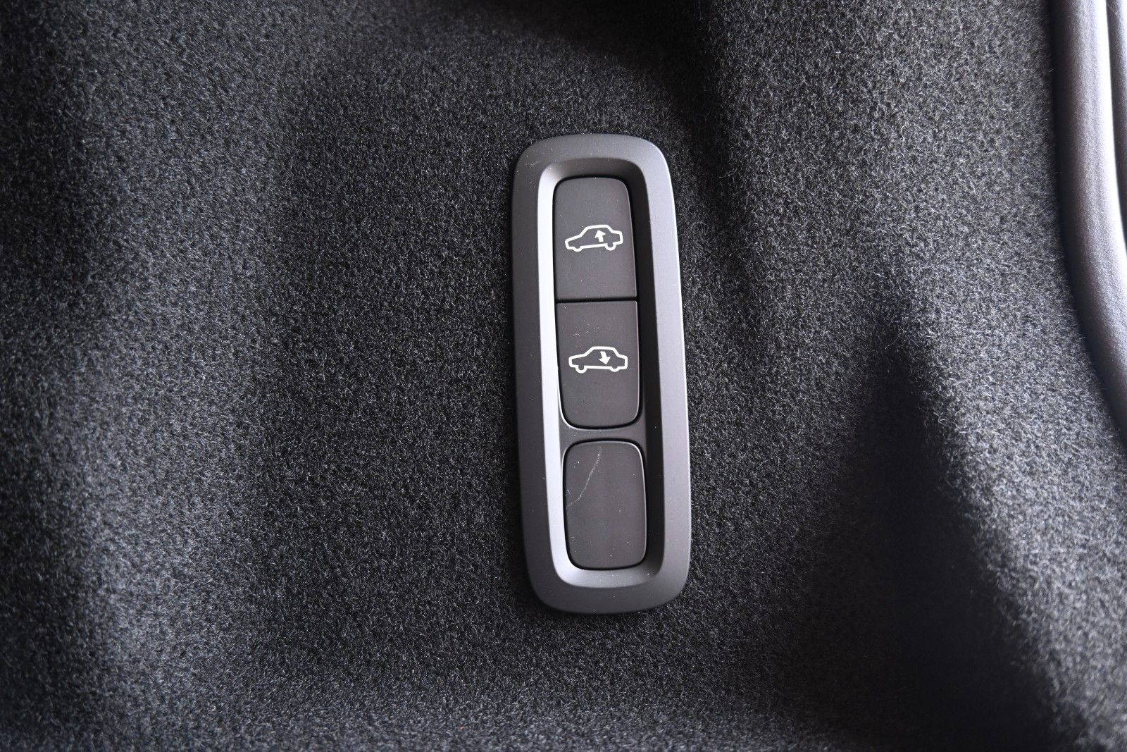 Fahrzeugabbildung Volvo XC60 T8 Plug-in AWD Ultra Dark*LUFT*360°*ACC