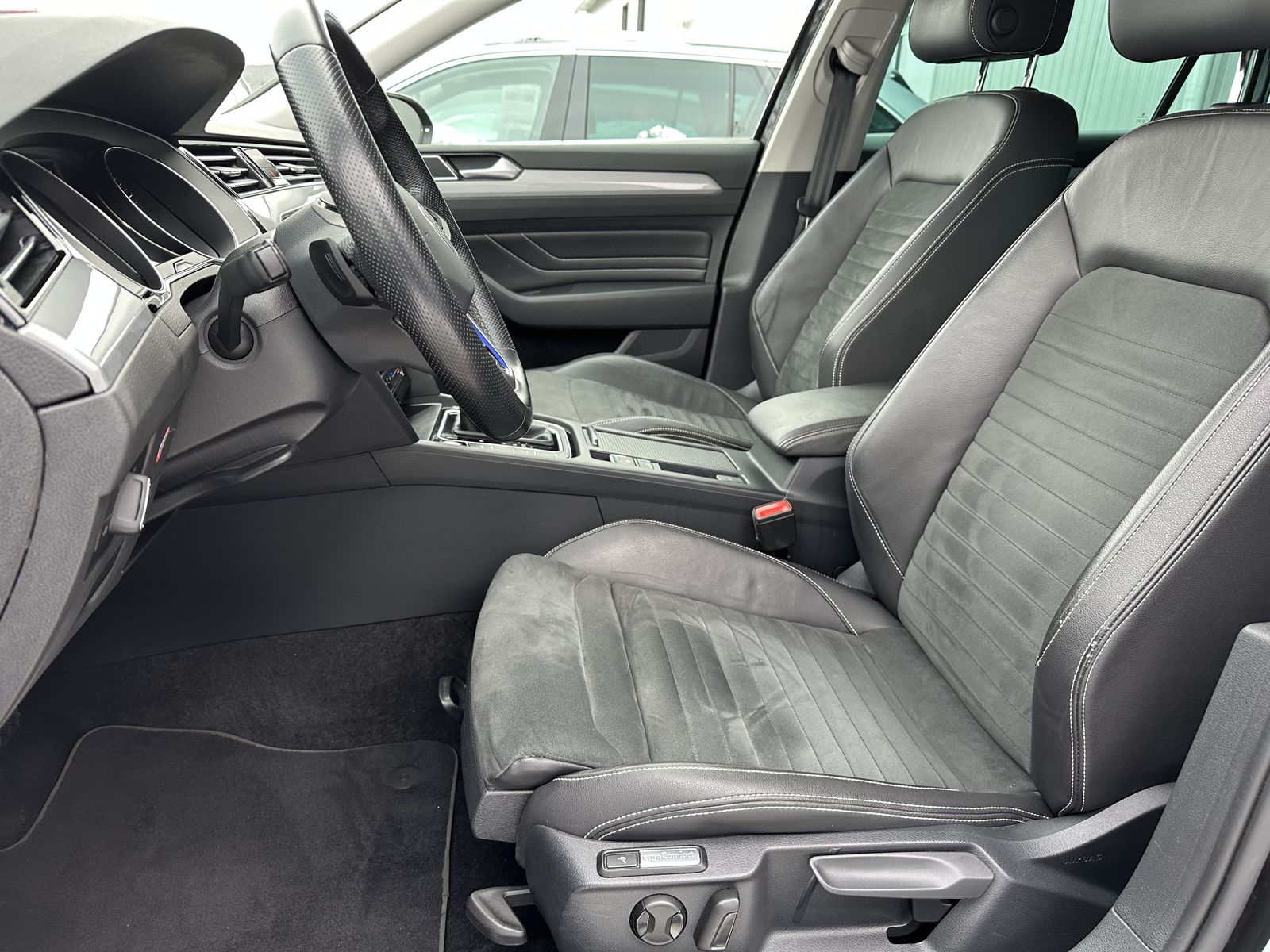 Fahrzeugabbildung Volkswagen Passat Variant GTE NAV+IQ-LIGHT+KAMERA+17ZOLL+PP