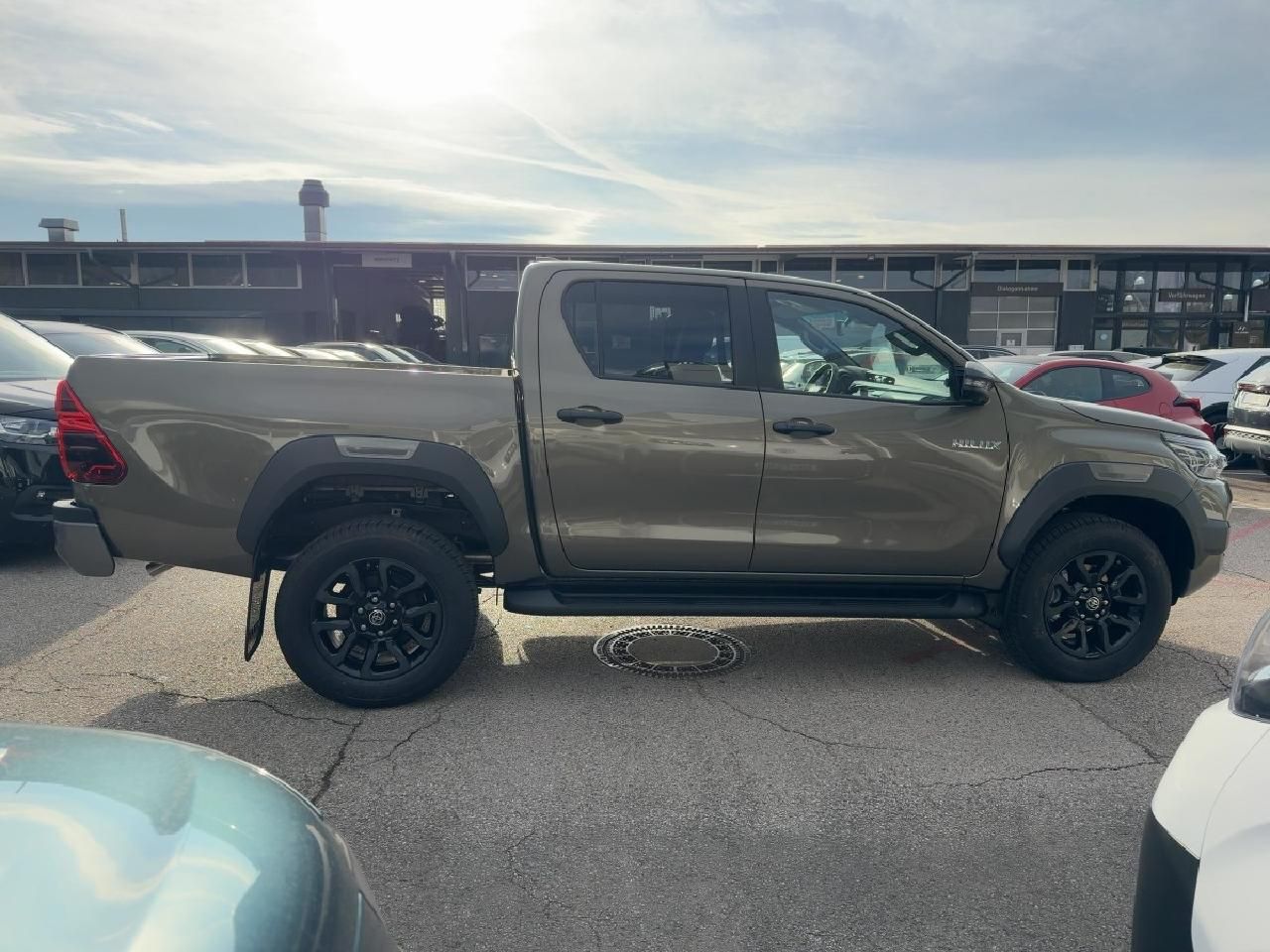 Fahrzeugabbildung Toyota Hilux 2,8 Double Cab Invincible 4x4*JBL+AHK+WKR*