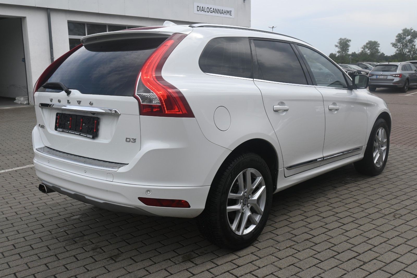 Fahrzeugabbildung Volvo XC60 D3 Autom. FWD Summum*Bi-Xenon*RFK*BLIS