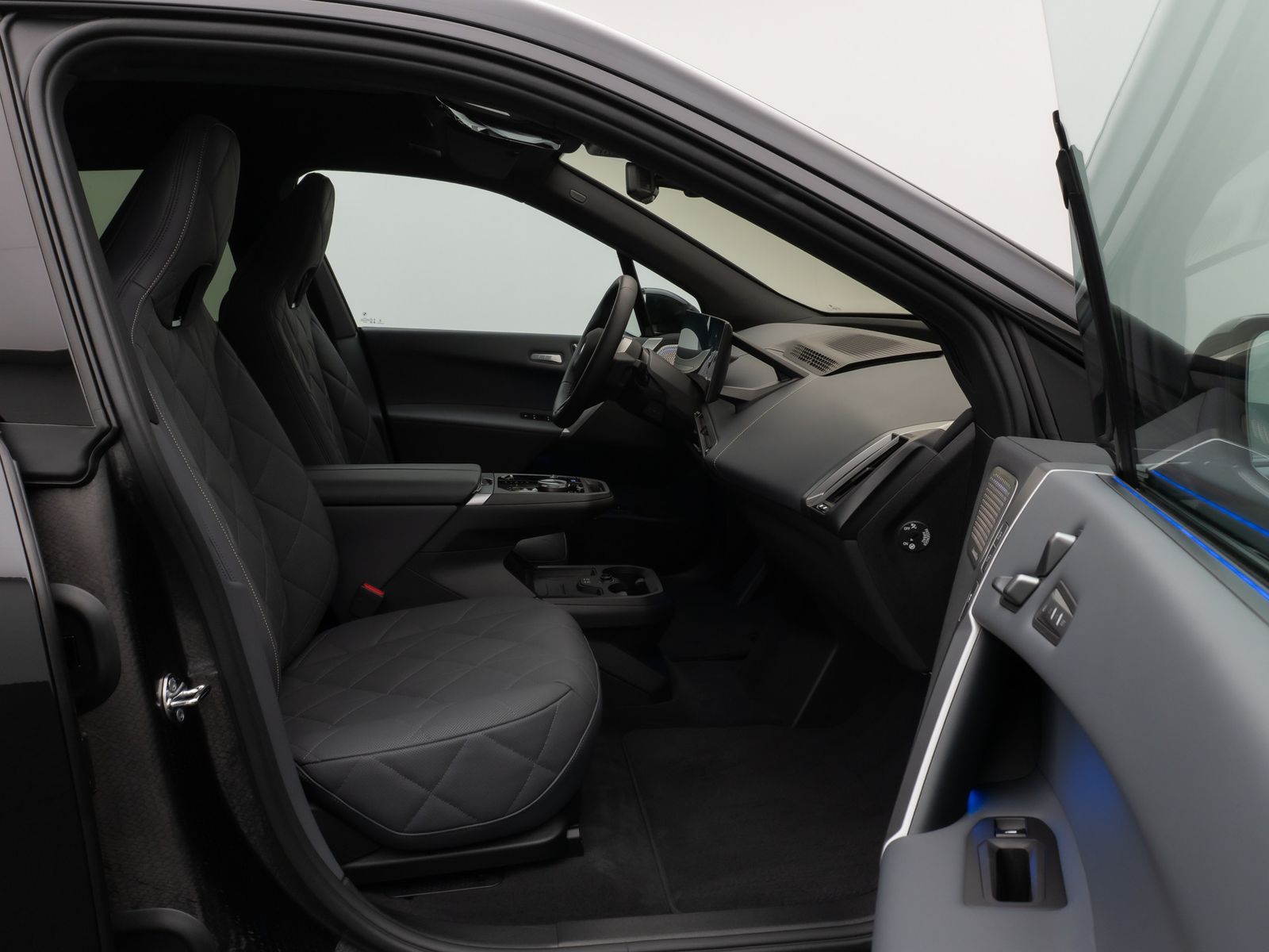 Fahrzeugabbildung BMW iX M60 Panorama 360°Laser B&W SoftCl Massage 22"