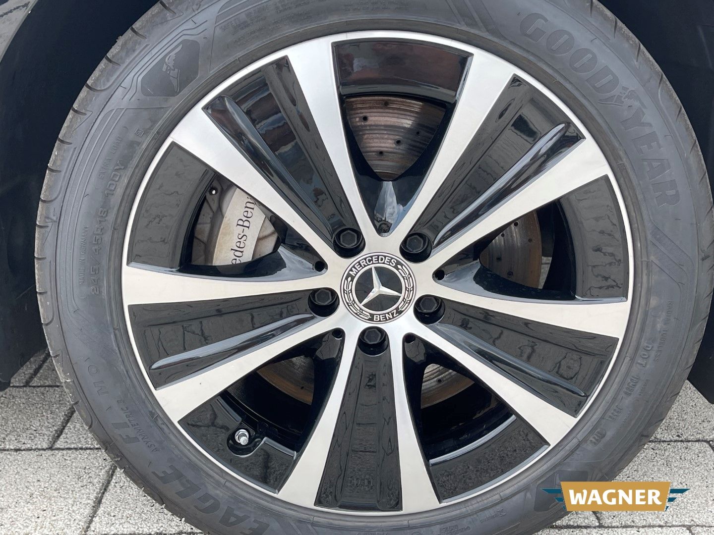 Fahrzeugabbildung Mercedes-Benz E 300 de 4Matic EU6d Sitzheizung LED