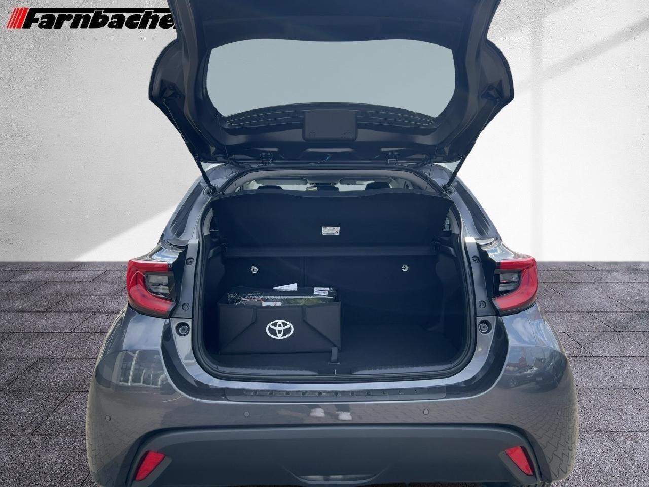 Fahrzeugabbildung Toyota Yaris Hybrid 1,5 l Teamplayer