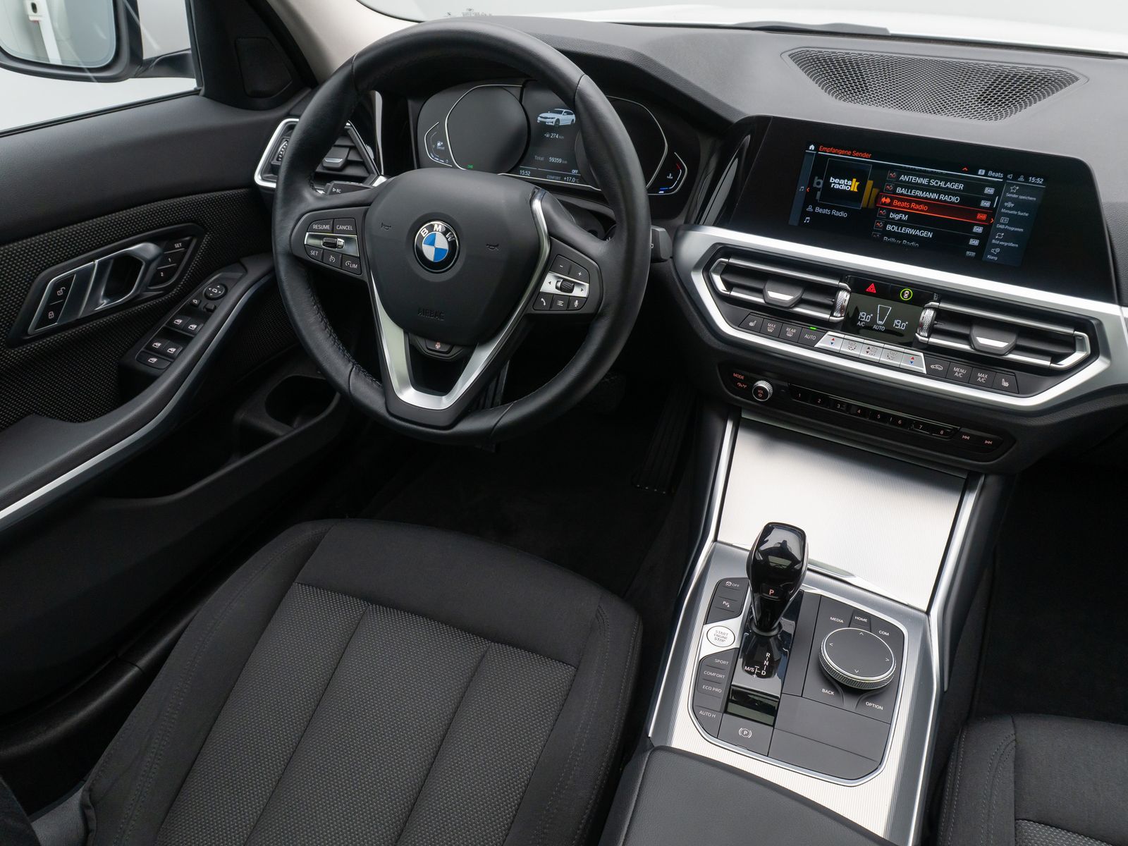 Fahrzeugabbildung BMW 320d DAB Kamera HiFi Memory LED Panorama 18Zoll