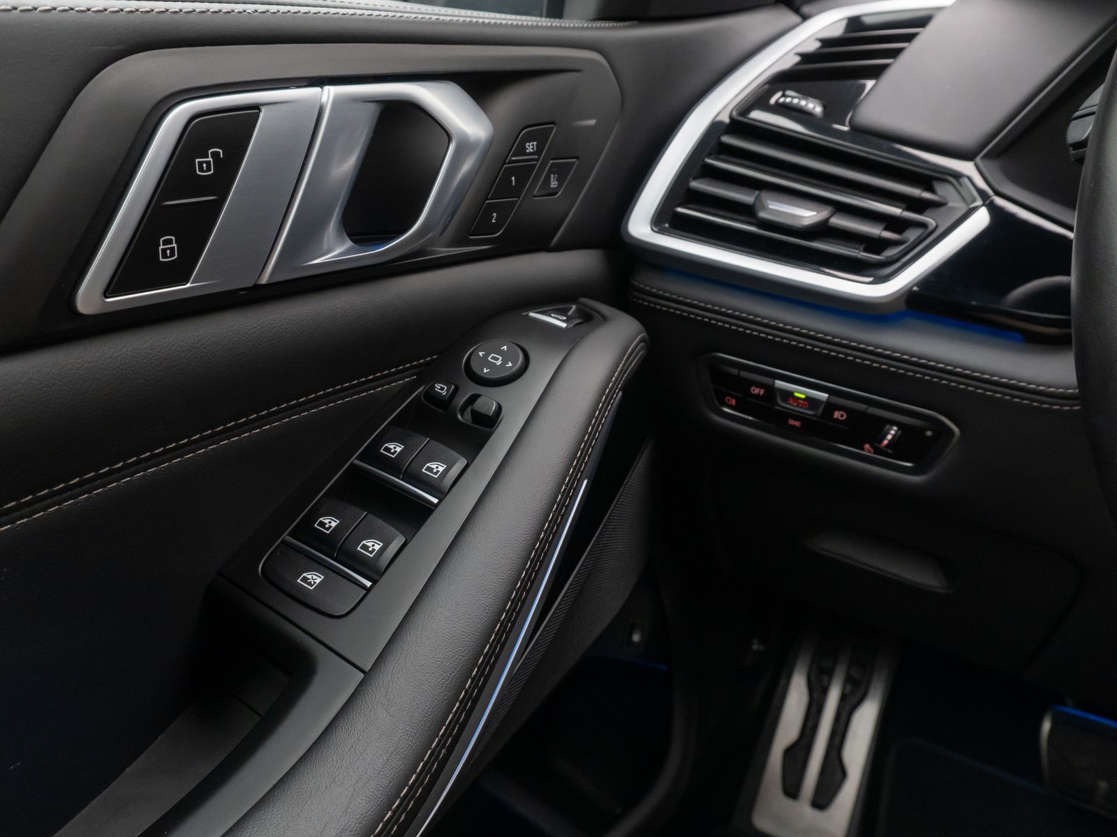 Fahrzeugabbildung BMW X5 xD45e M Sport 360° Laser SoftCl HUD DAB HiFi
