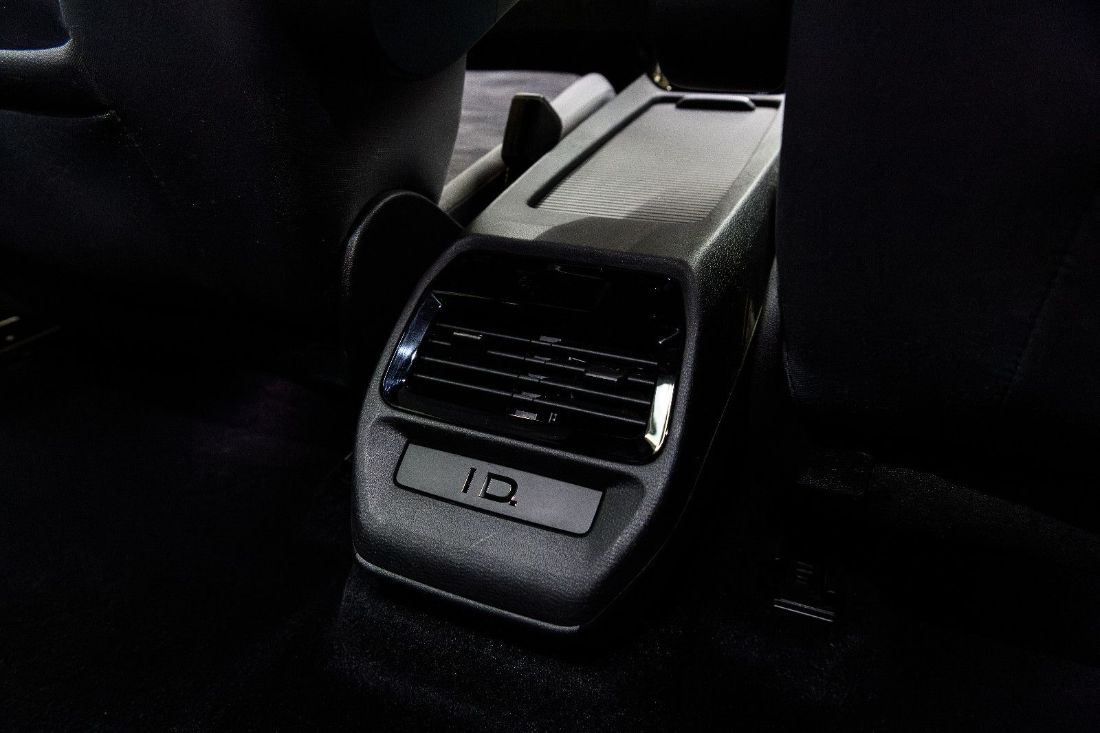 Fahrzeugabbildung Volkswagen ID.4 Pure Performance LED+NAVI+APP+GJ-REIFEN