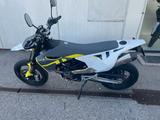 Husqvarna 701 Supermoto 2022 - HUSQVARNA 701 SUPERMOTO