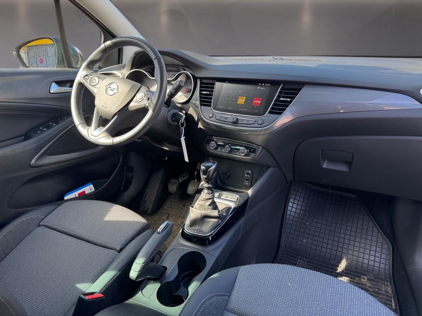 Fahrzeugabbildung Opel Crossland Elegance AHK-abnehmbar Navi LED Apple