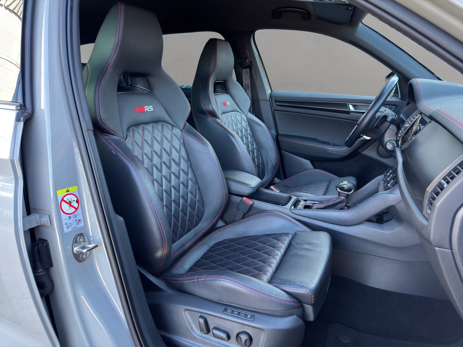 Fahrzeugabbildung SKODA Kodiaq 2.0 TSI RS 4x4/AHK/ST-HZG/KAMERA/ACC/DCC/