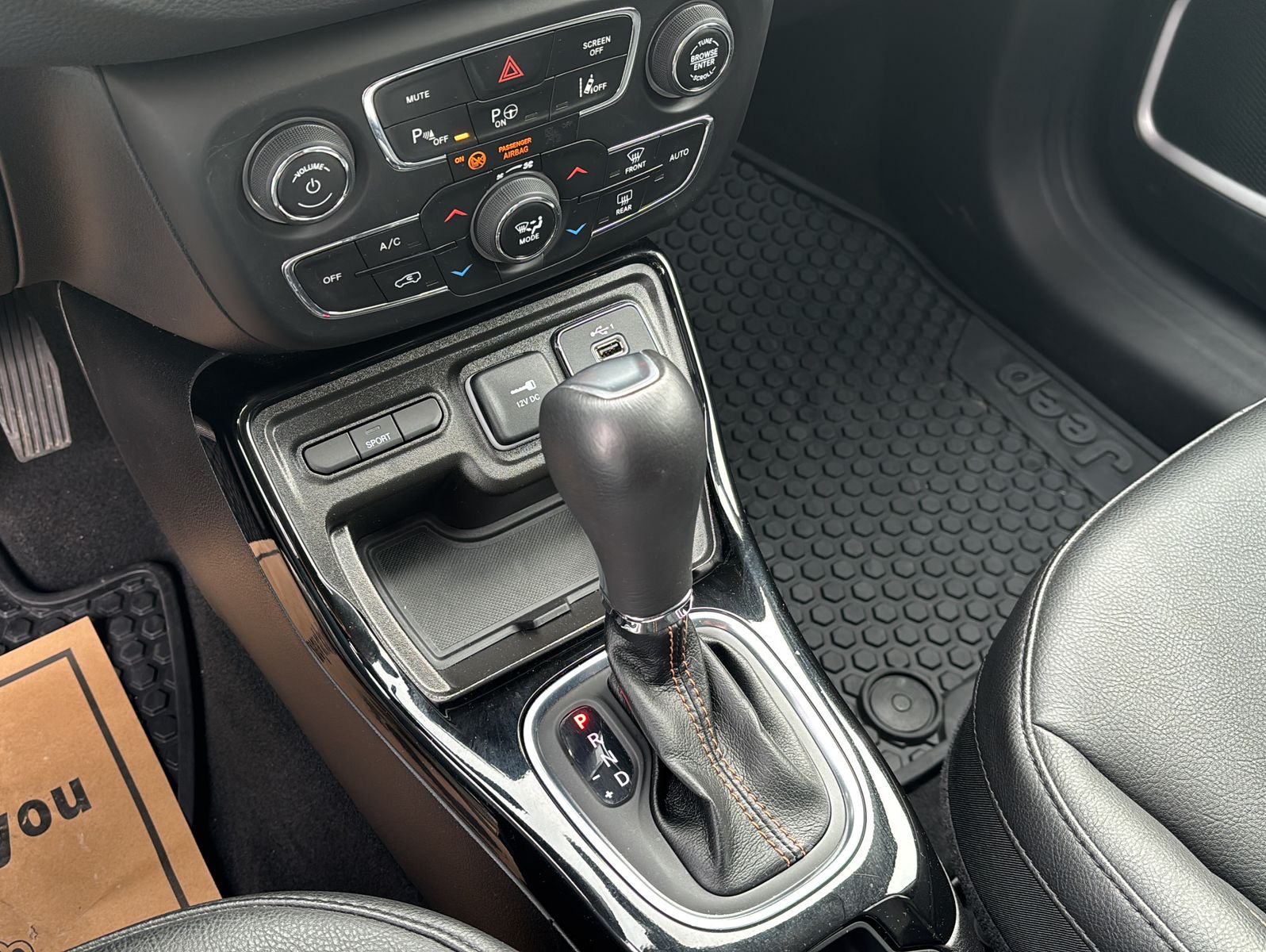 Fahrzeugabbildung Jeep Compass Limited FWD