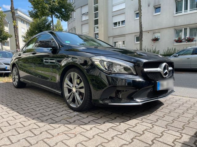 Mercedes-Benz Mercedes Benz CLA 180 2. Hand Scheckheftge...