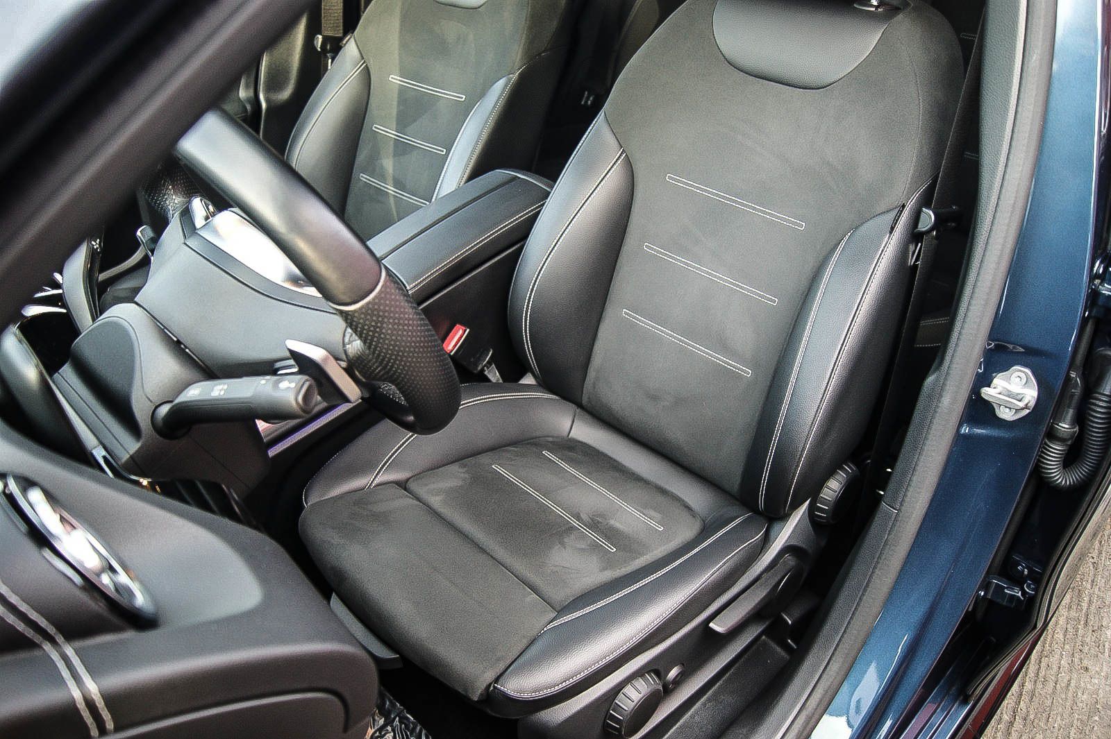 Fahrzeugabbildung Mercedes-Benz B 180 Edition AMG-LINE ANHÄNGERKPPLG NIGHT-PAKET