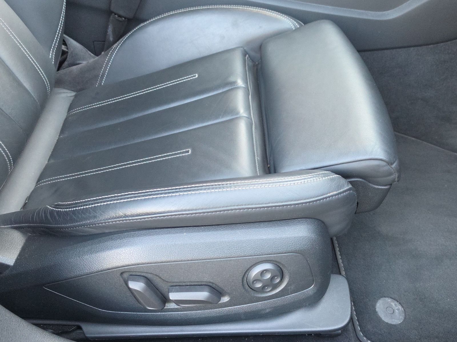 Fahrzeugabbildung Audi A4 AVANT SPORT S-LINE AUTOMATIK AUS 1.HAND