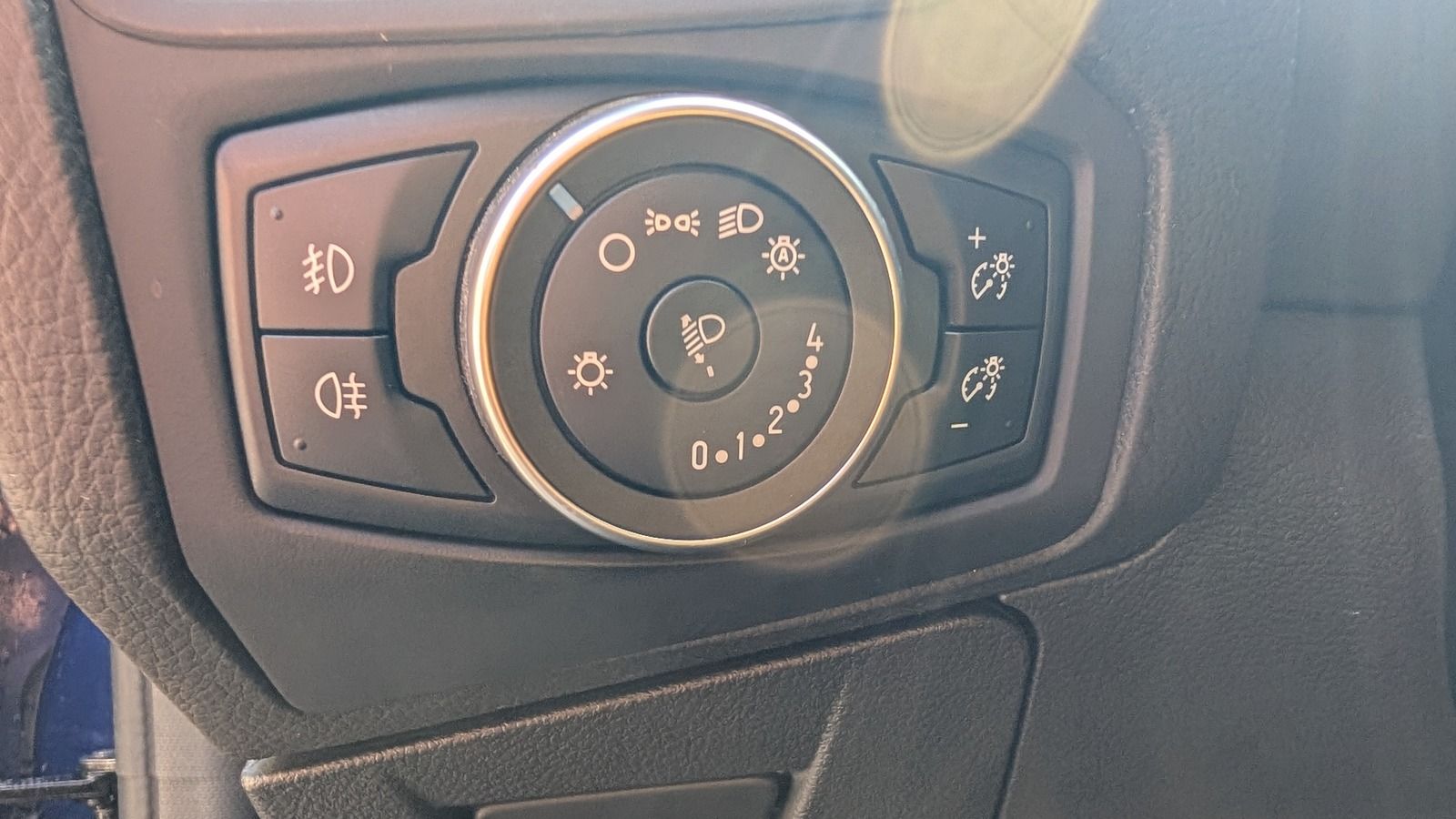 Fahrzeugabbildung Ford Focus Turnier 1.0 eco Boost * beh. FS * SHZ * PD